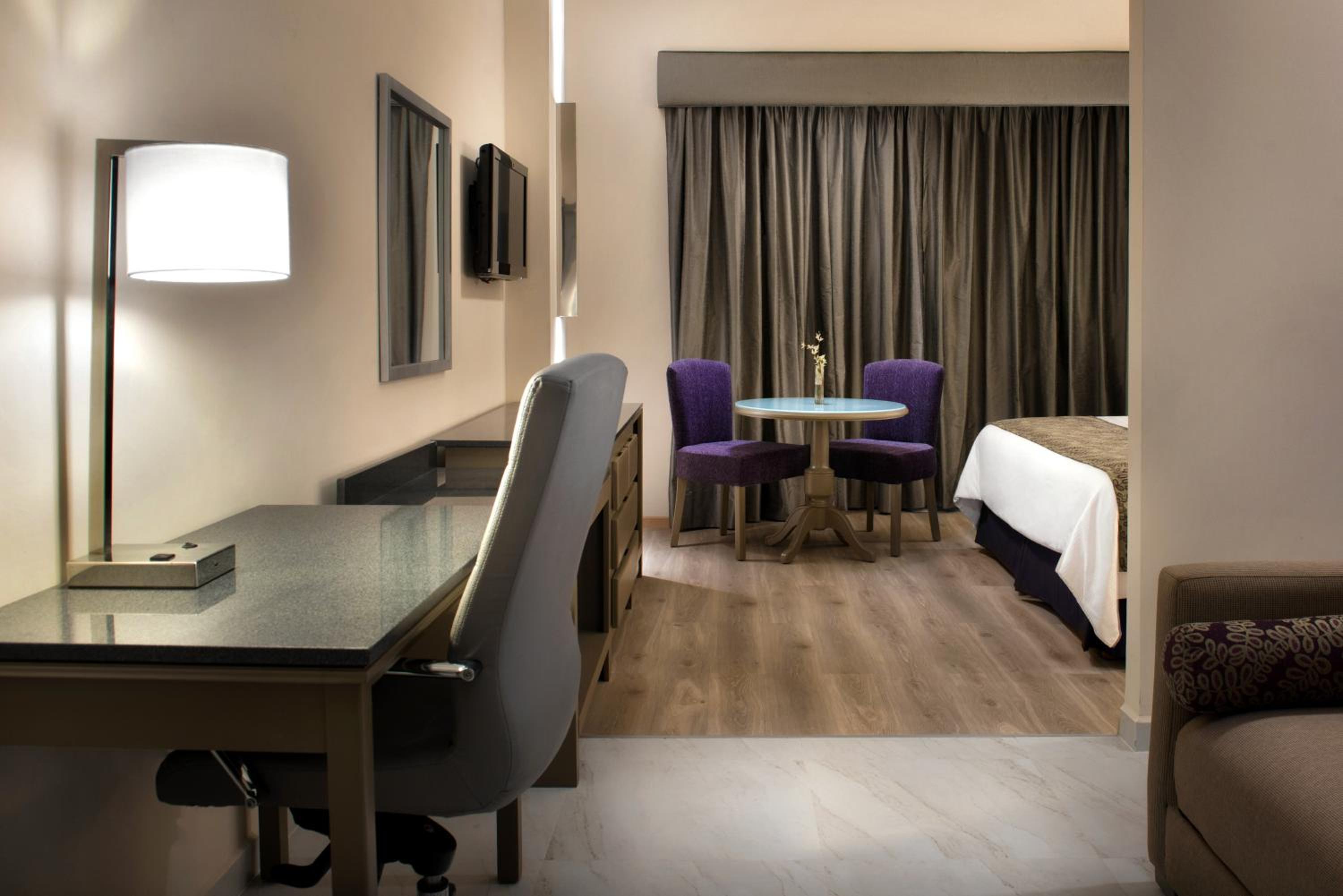 Deluxe King Room - Photo 2