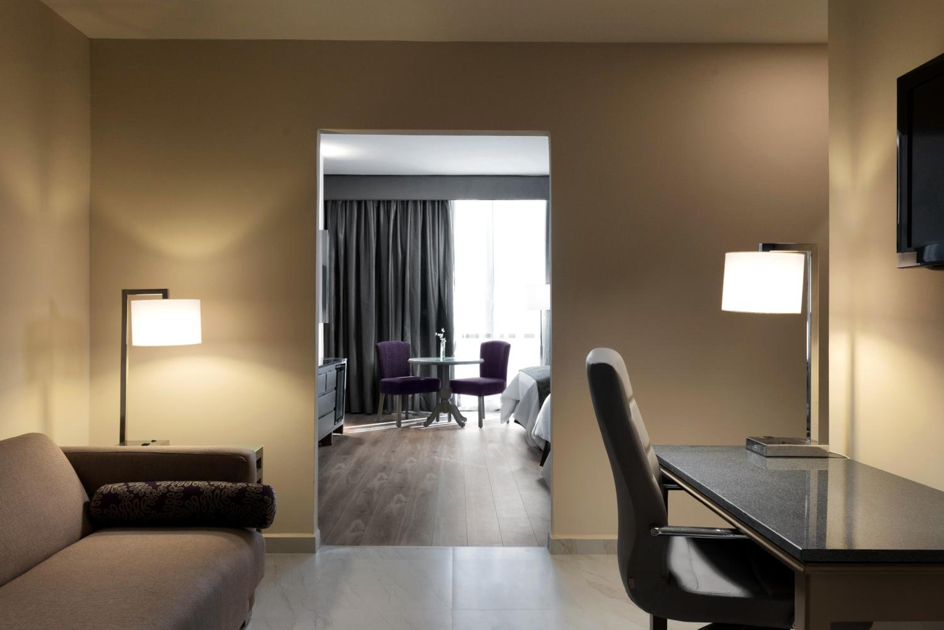 Deluxe Room - Photo 3