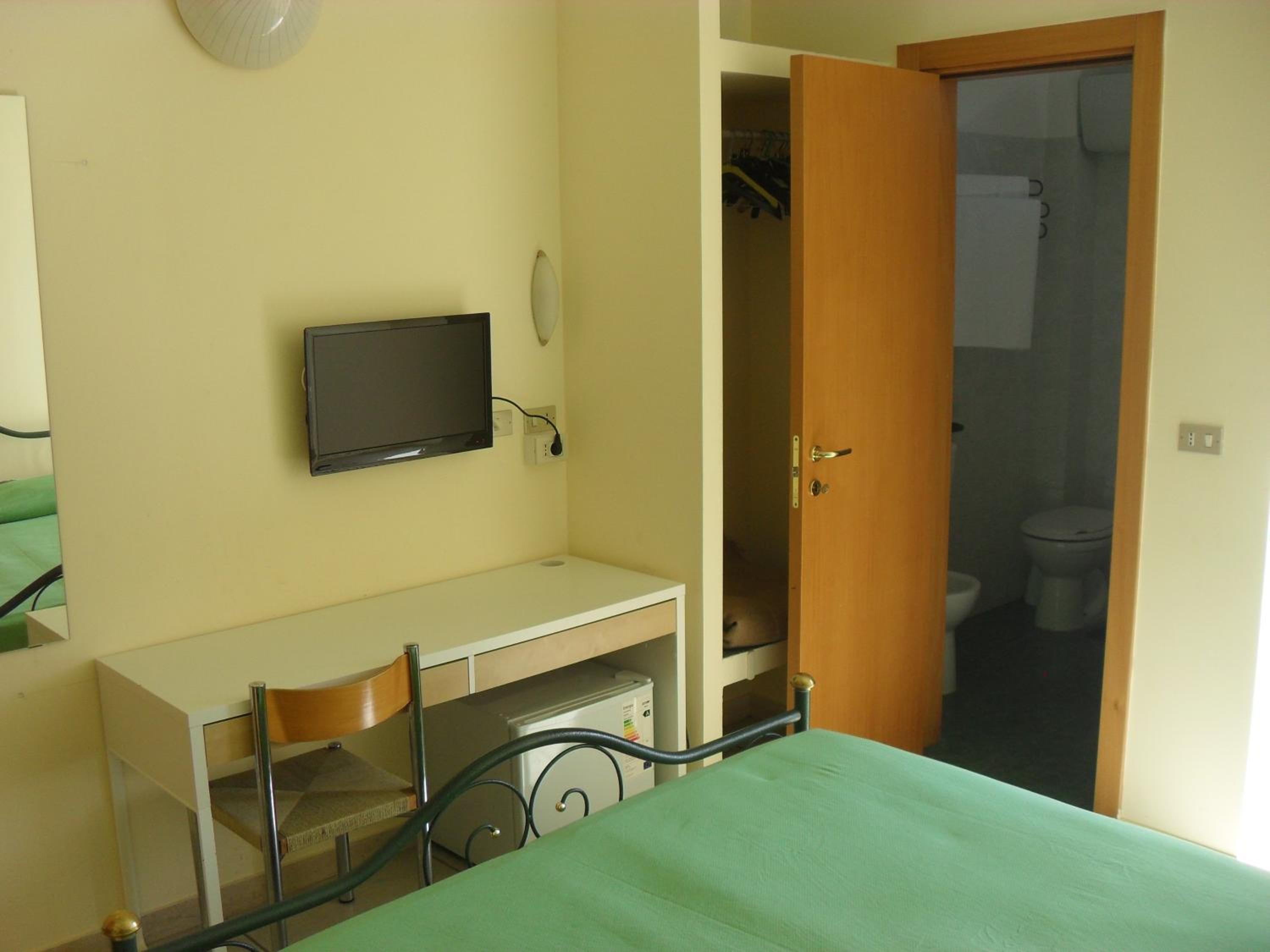 Double or Twin Room photo 3