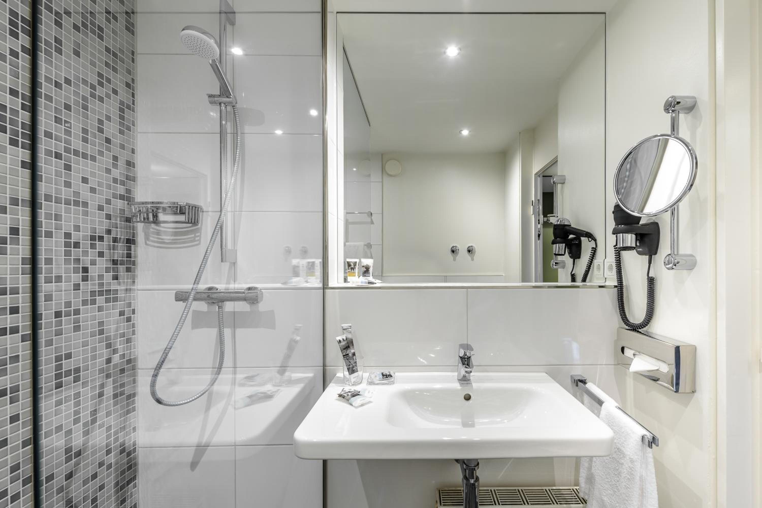Standard Double Room - Photo 3