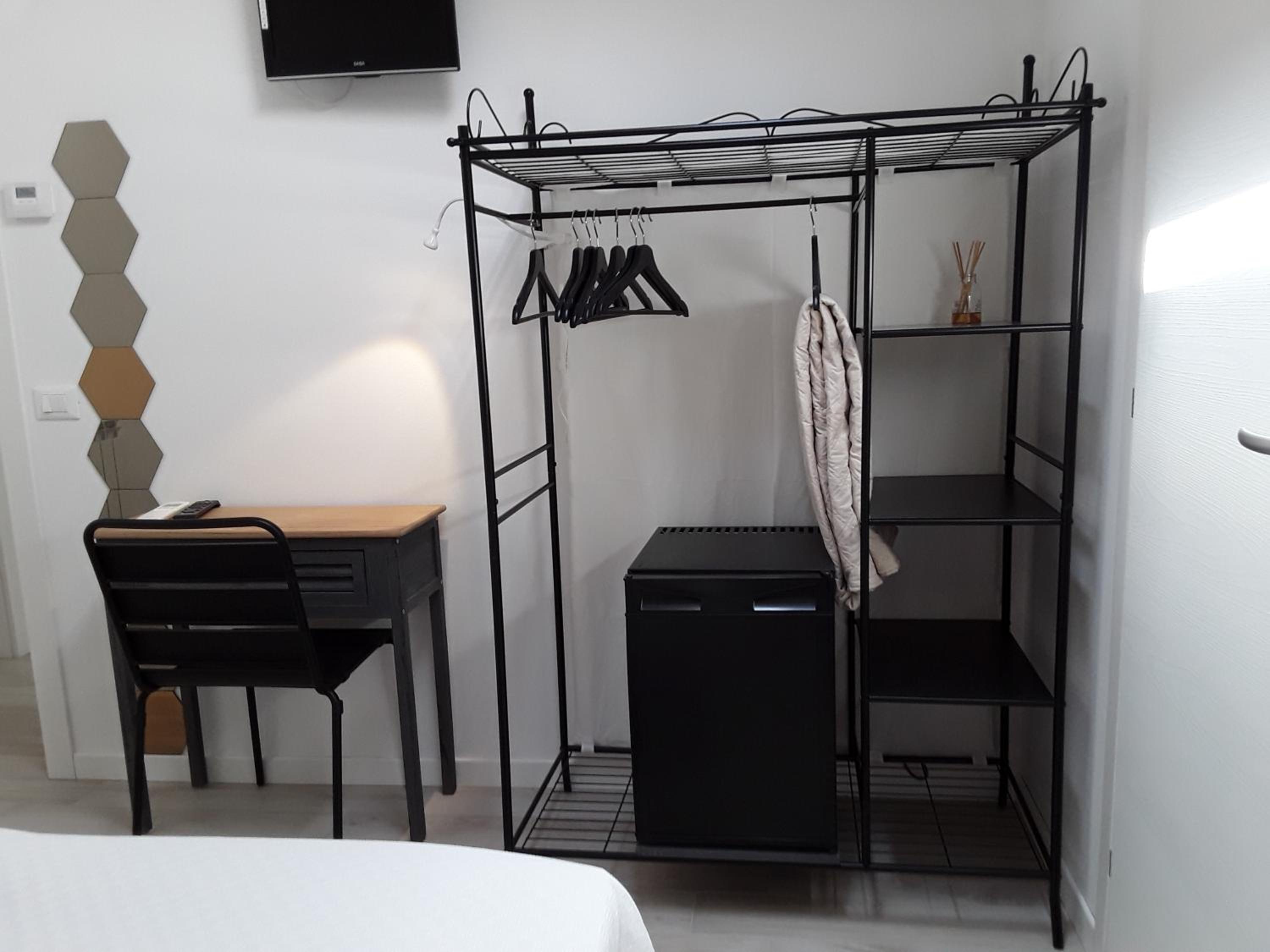Double or Twin Room with Private Bathroom photo 2