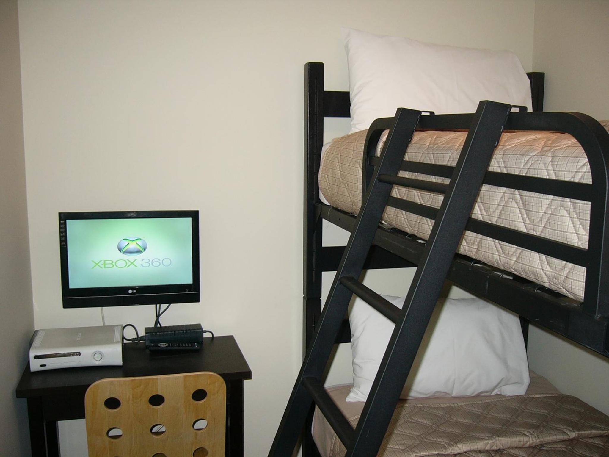 Queen Suite with Bunk Bed - Non-Smoking - Photo 2