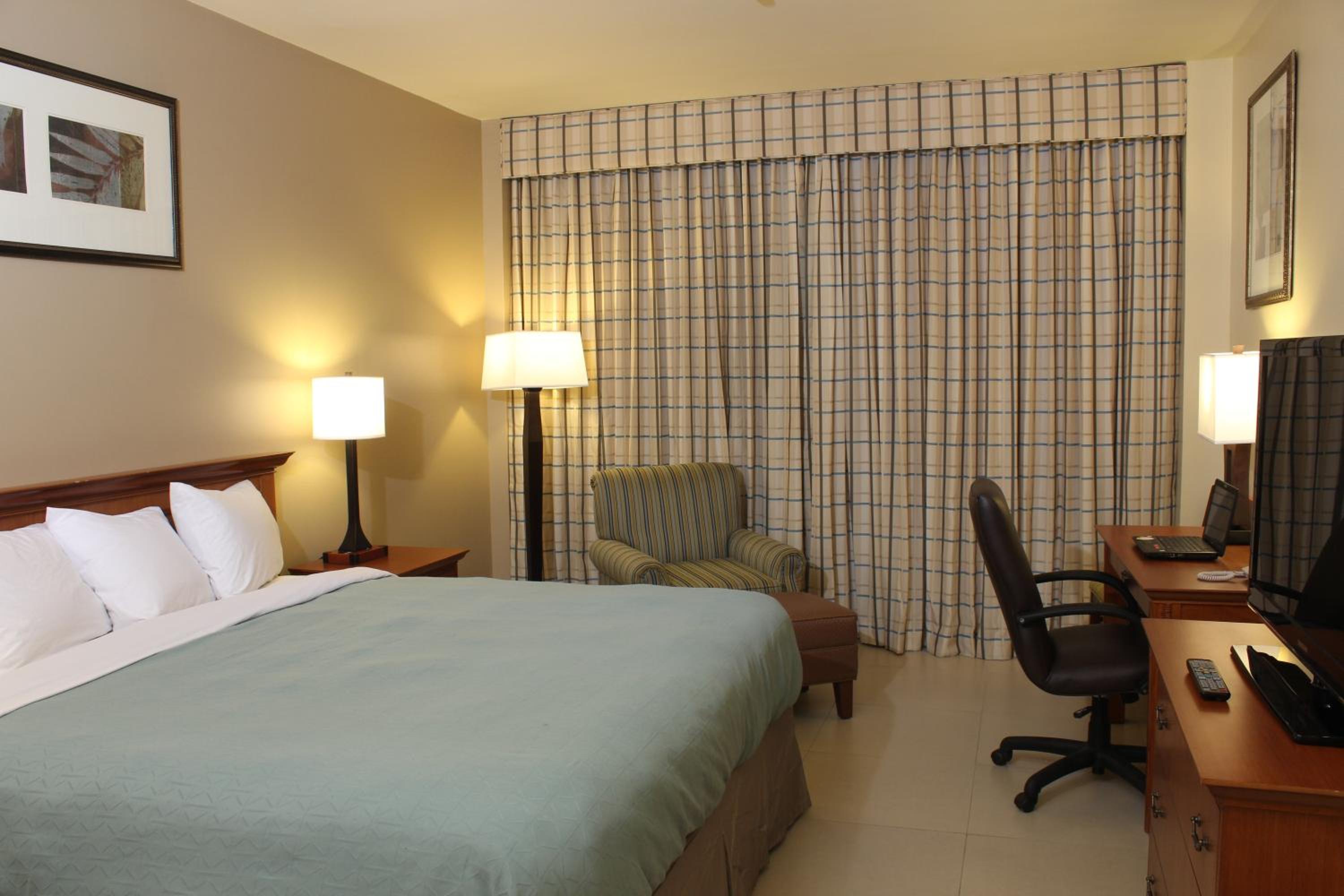 One-Bedroom King Suite - Non-Smoking