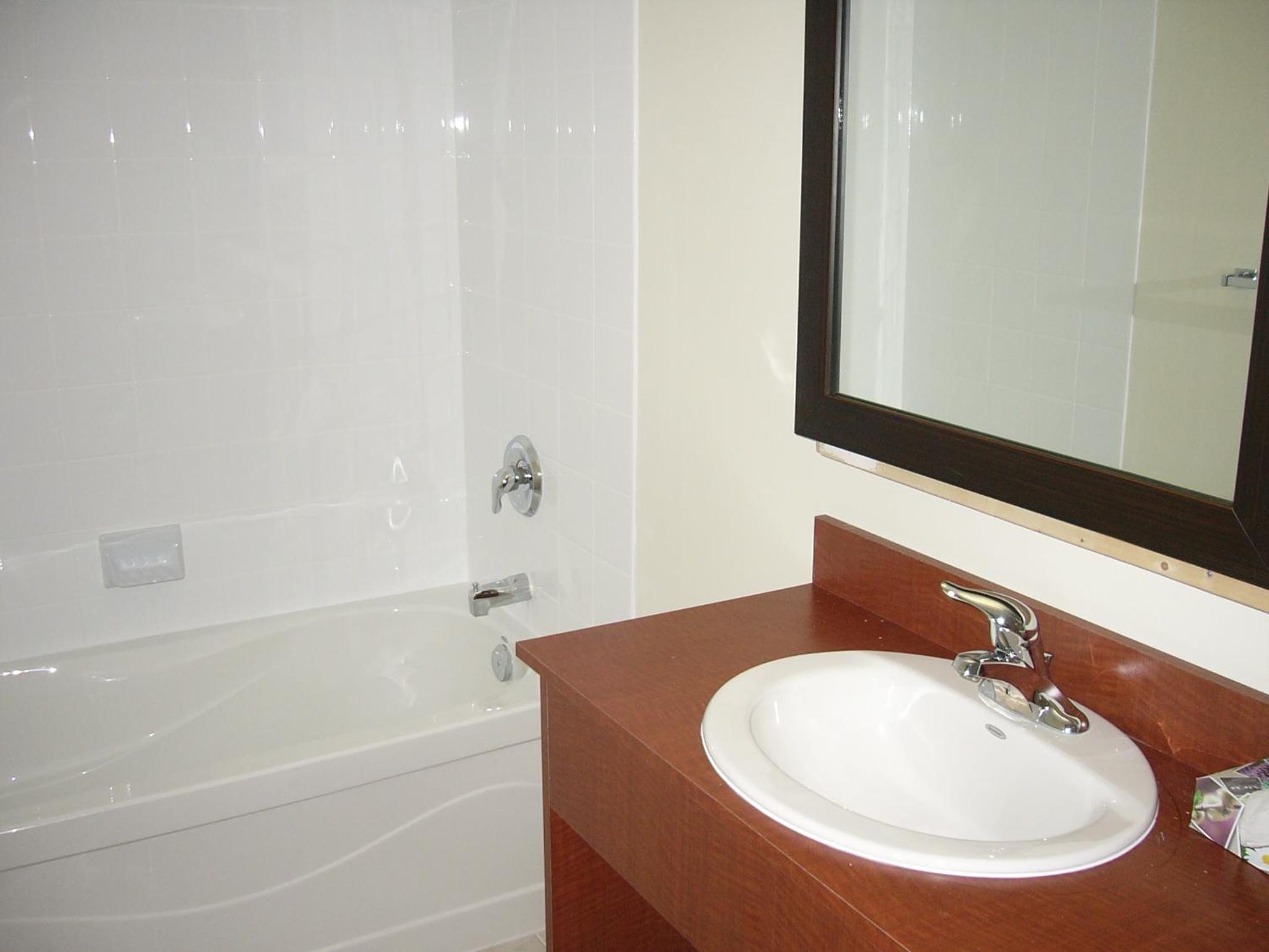 1 King Bed and 1 Sofa Bed, Deluxe Suite, Non-Smoking - Photo 3