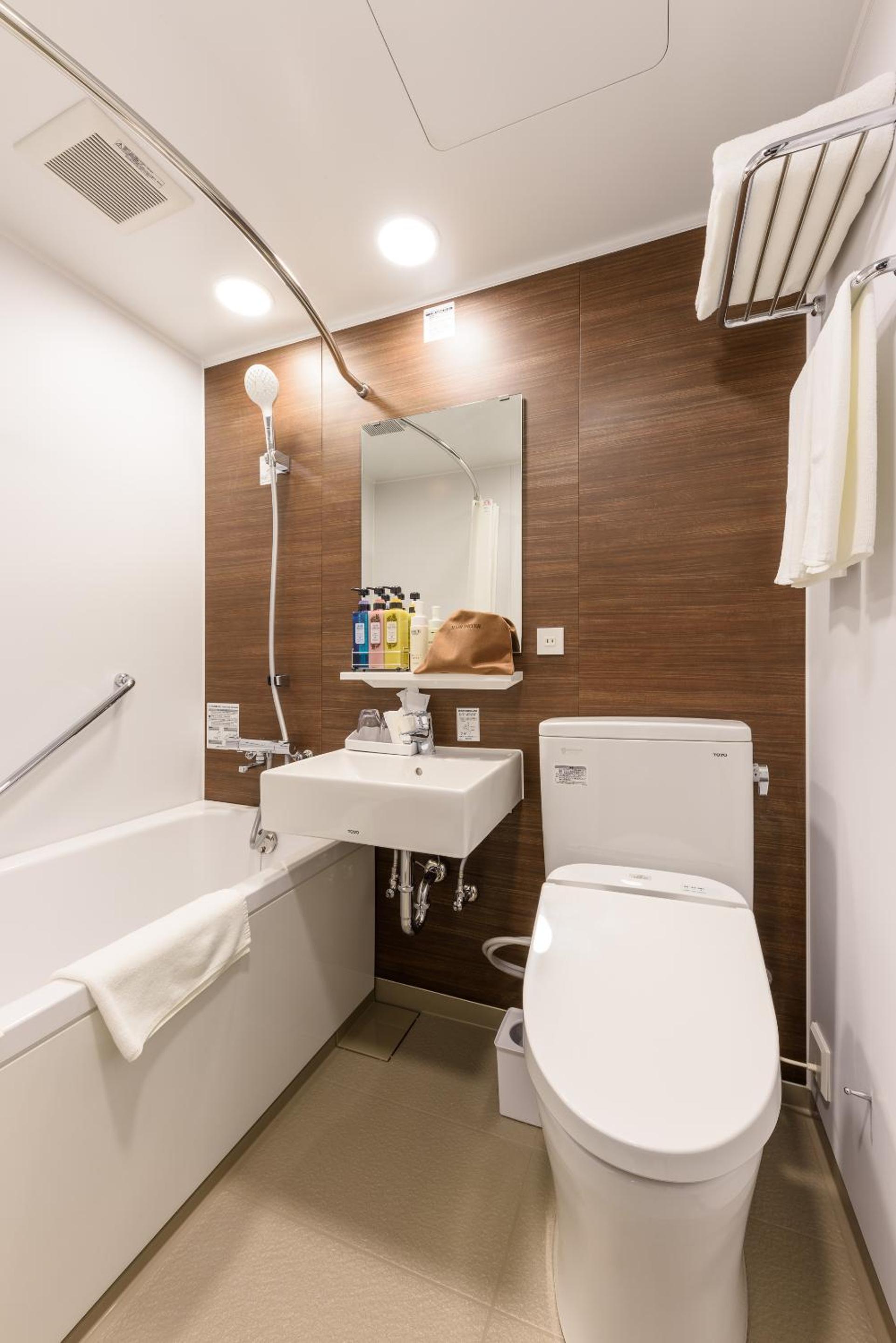 Twin Room - Non-Smoking photo 2