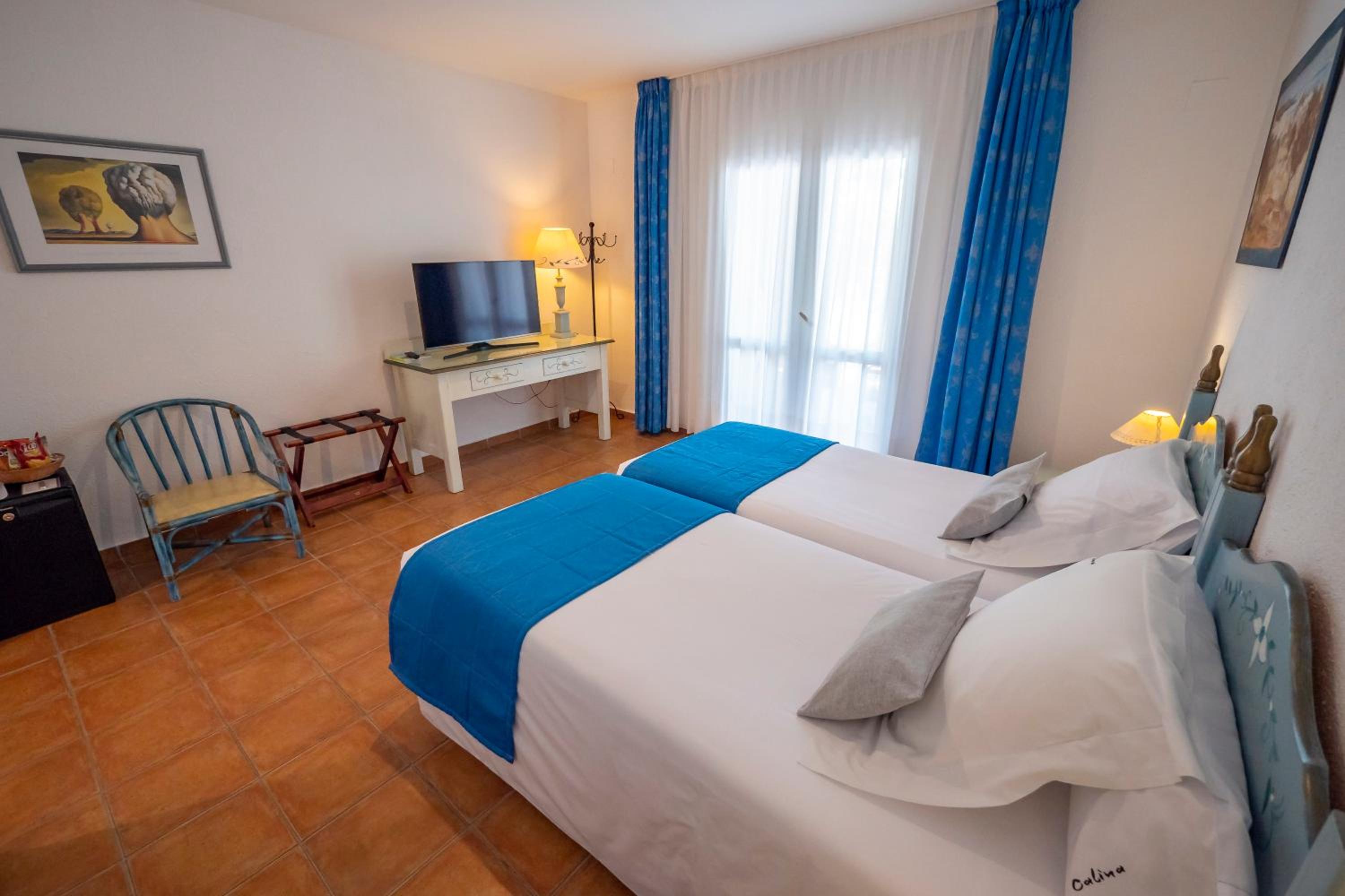 Double Room with Partial Sea View photo 2