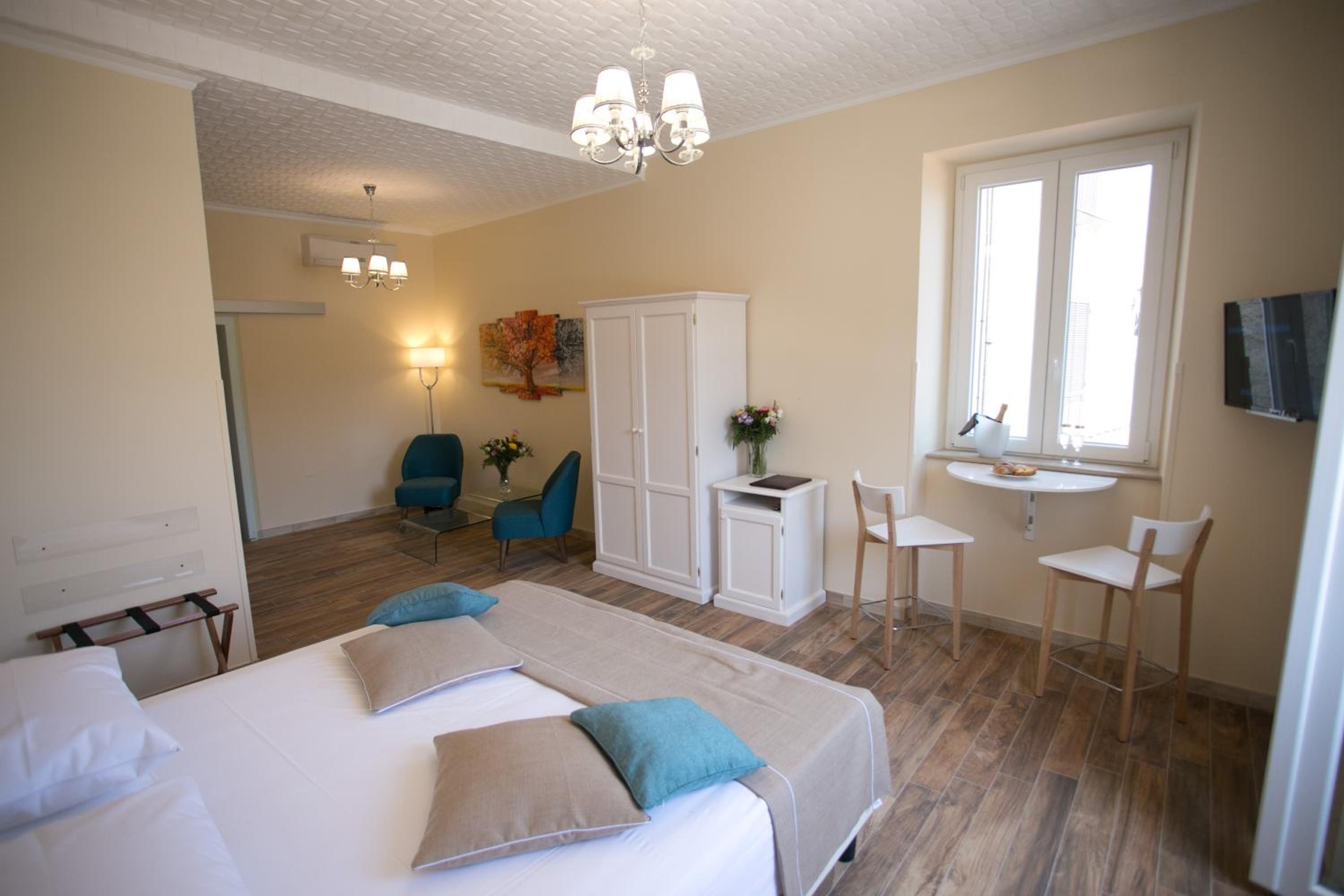 Deluxe Double Room with Balcony and Sea View photo 1