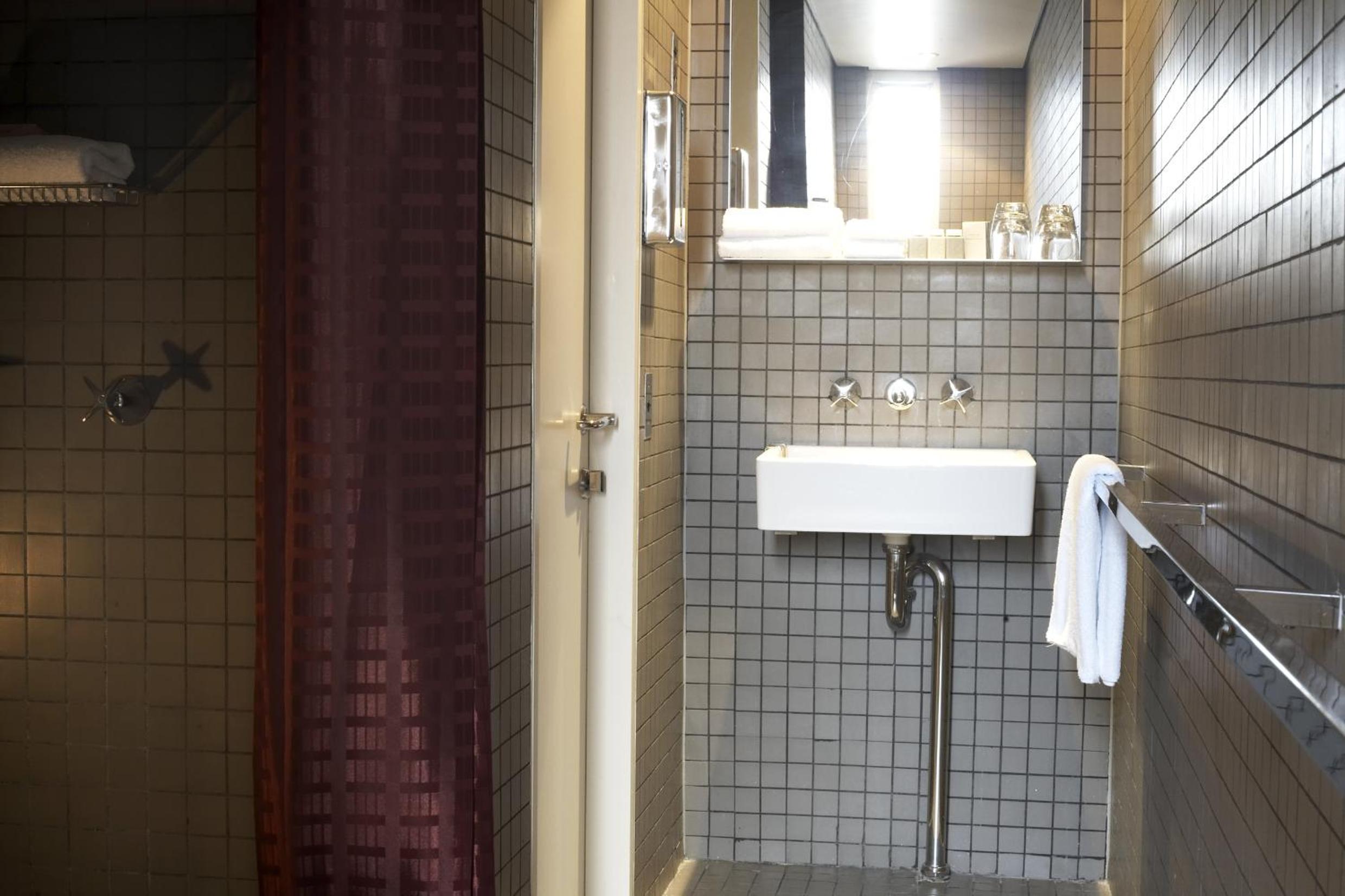 Executive Double Room thumbnail 6