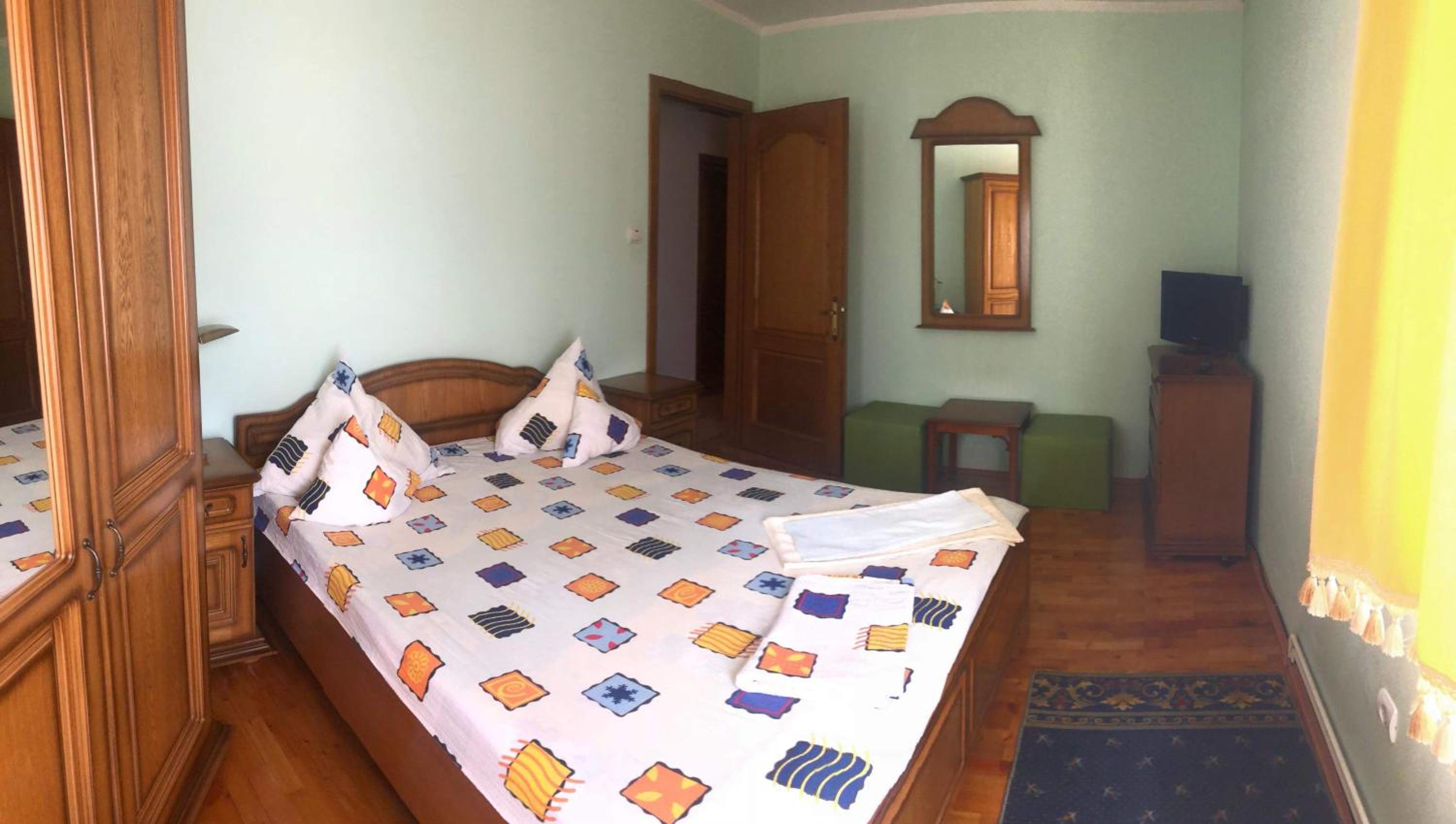 Double Room with Shared Bathroom photo 2