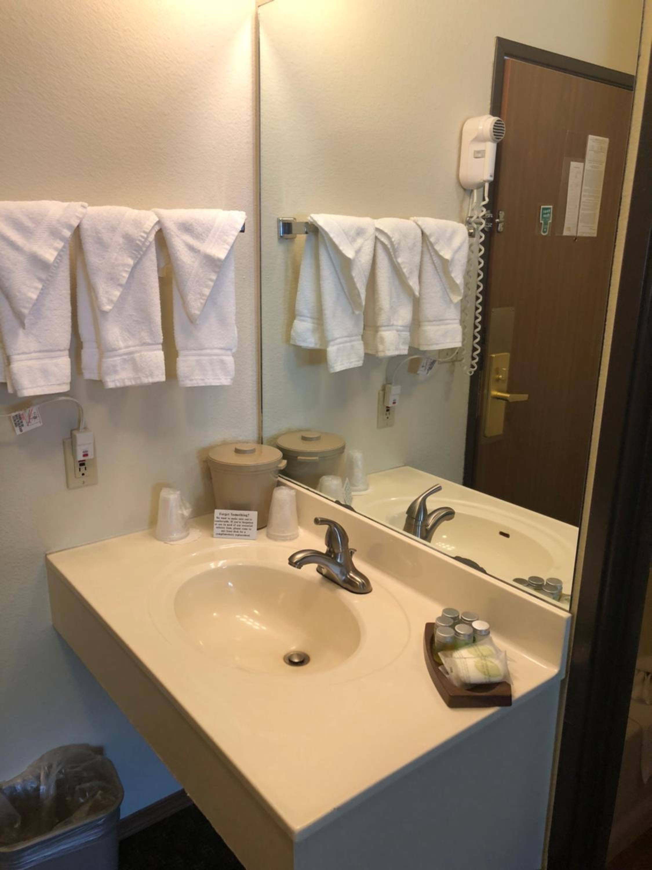 Deluxe Triple Room - Photo 13