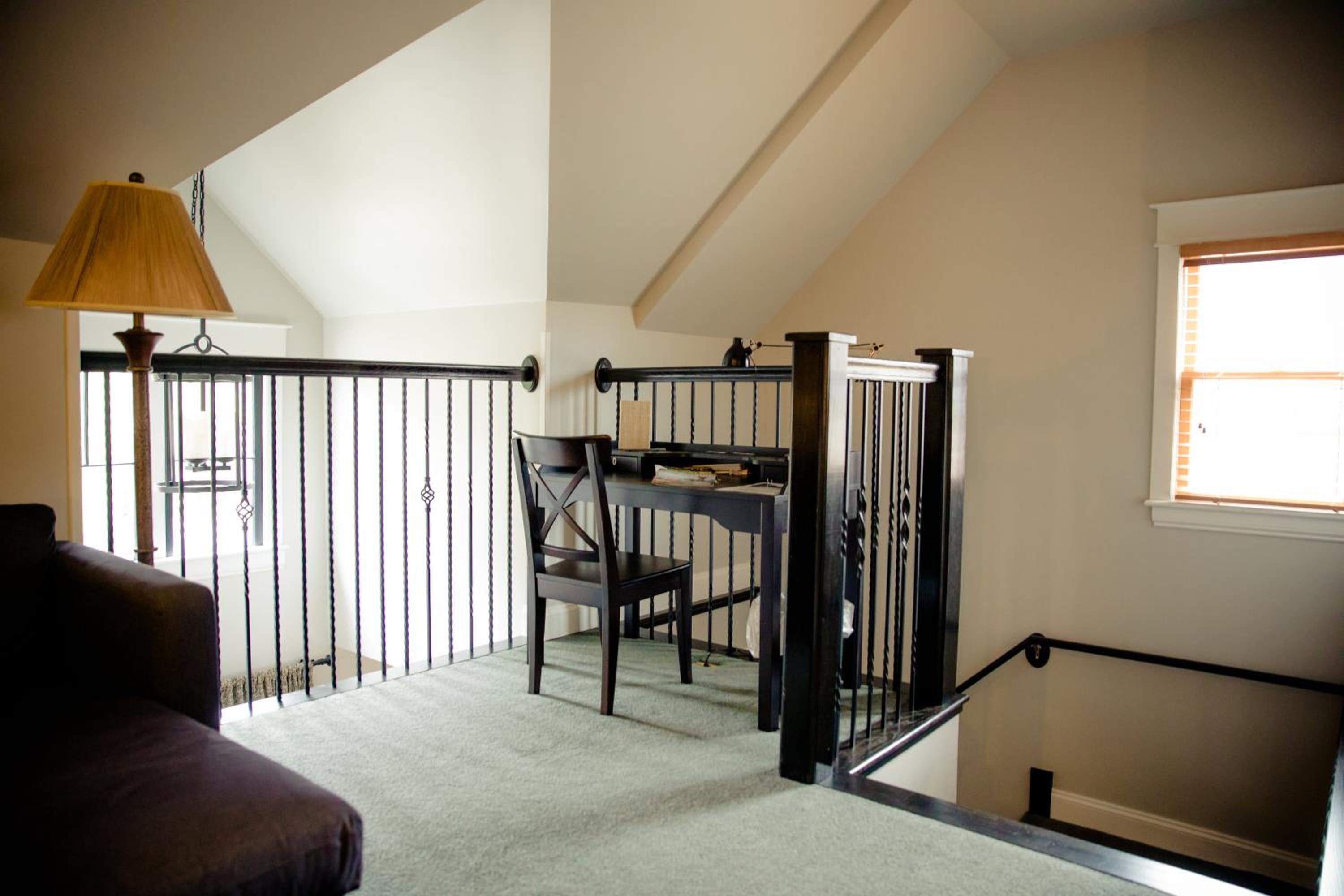 Deluxe King Suite photo 3