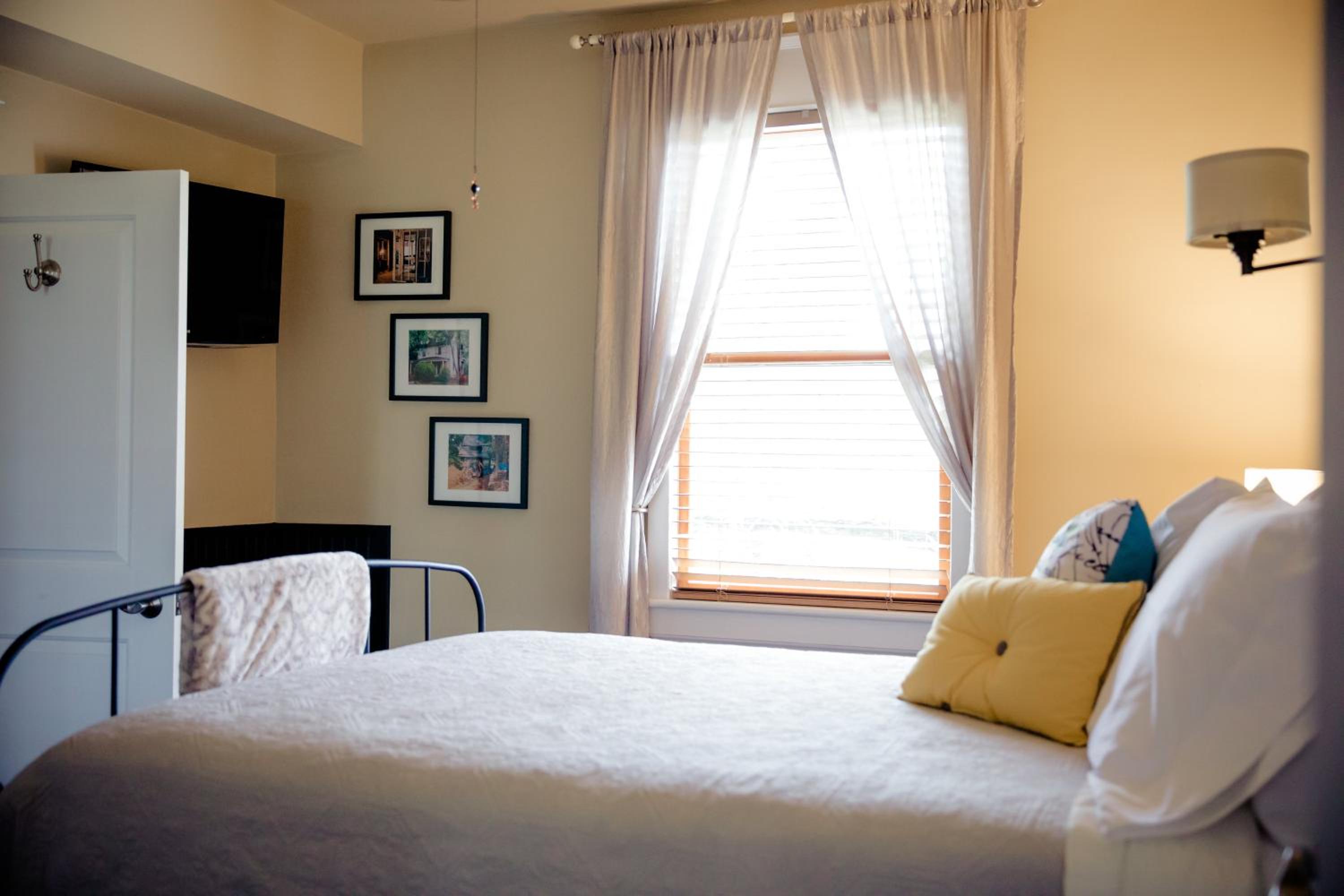 Deluxe Queen Room photo 3