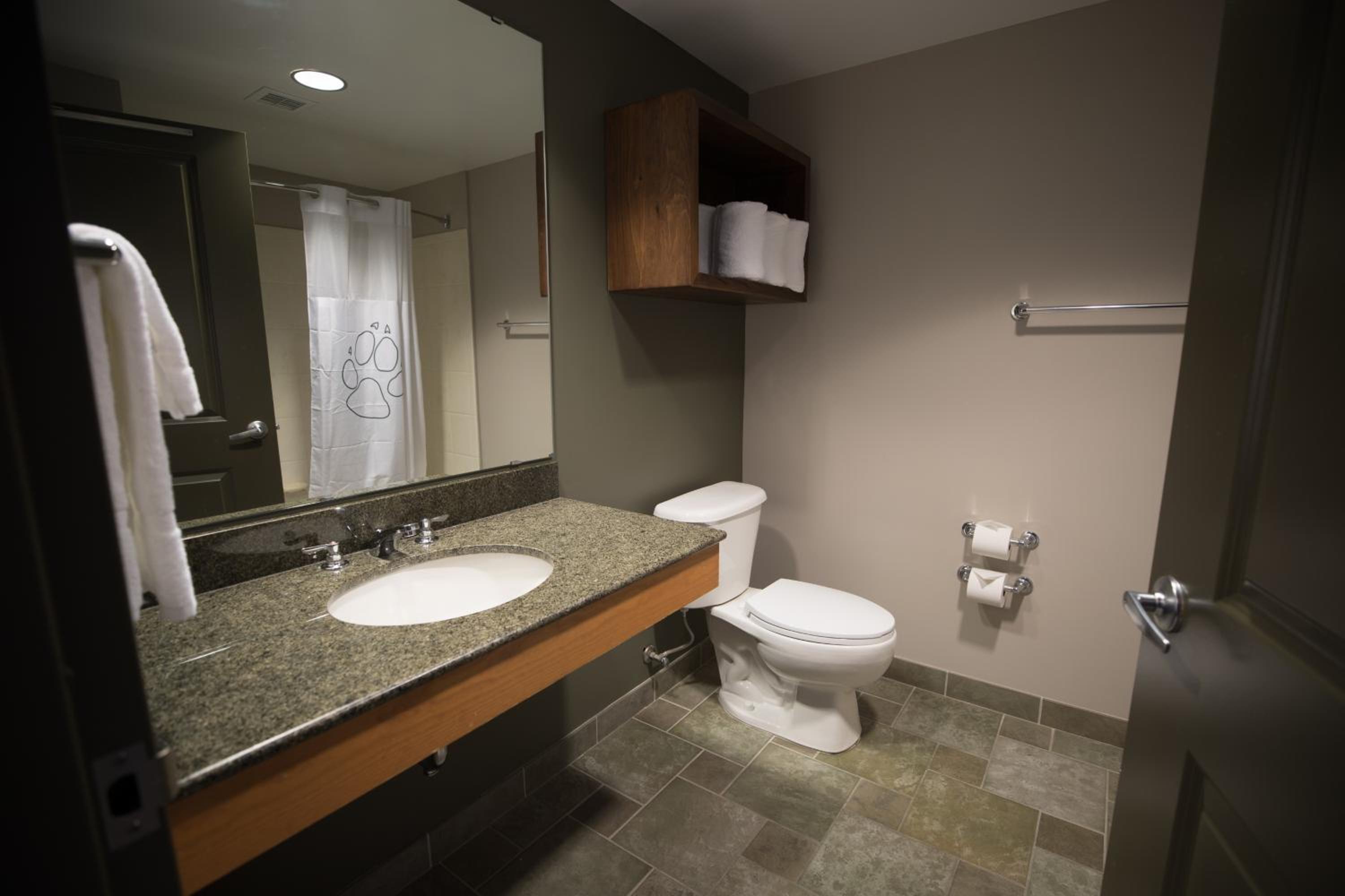 Two-Bedroom Suite - Photo 2