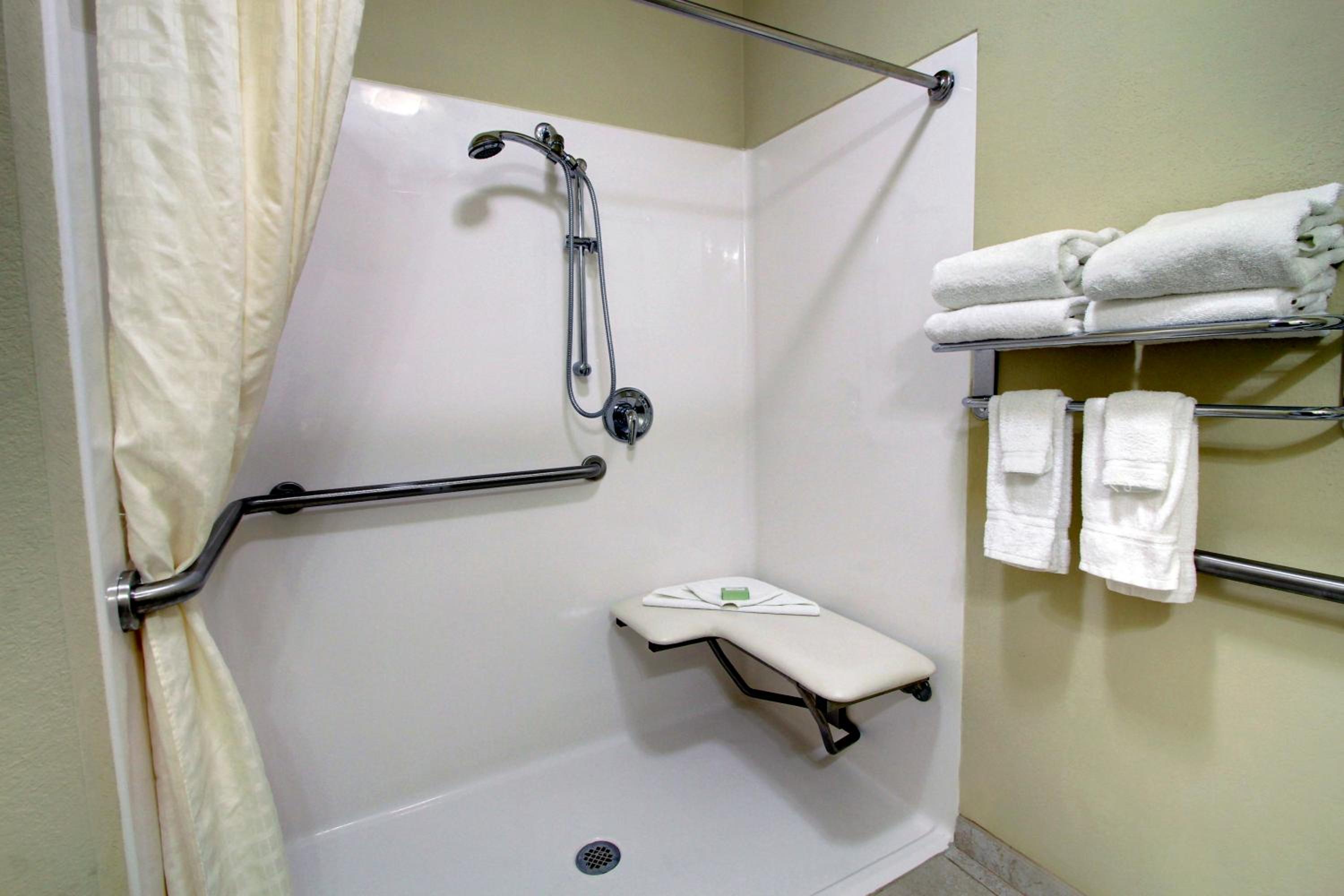 Queen Room - Disability Access - Photo 4