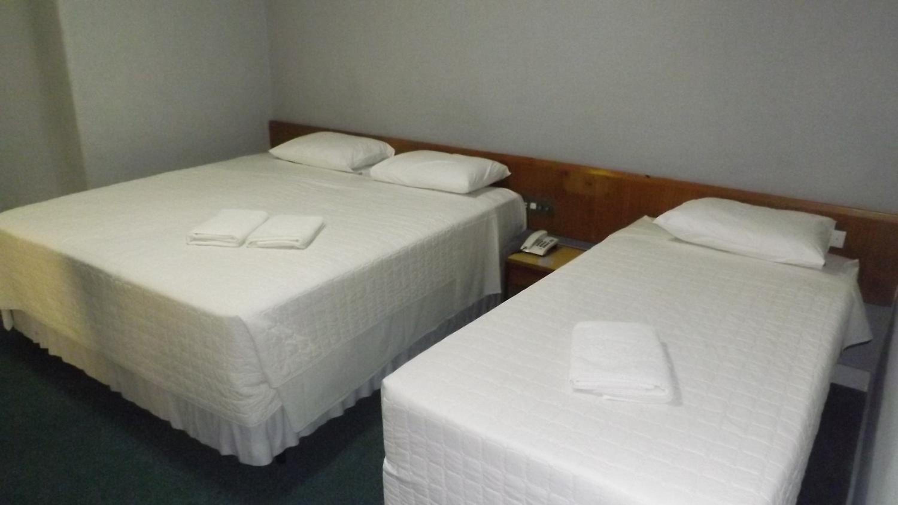 Standard Triple Room with One Double Bed and One Single Bed - Photo 4