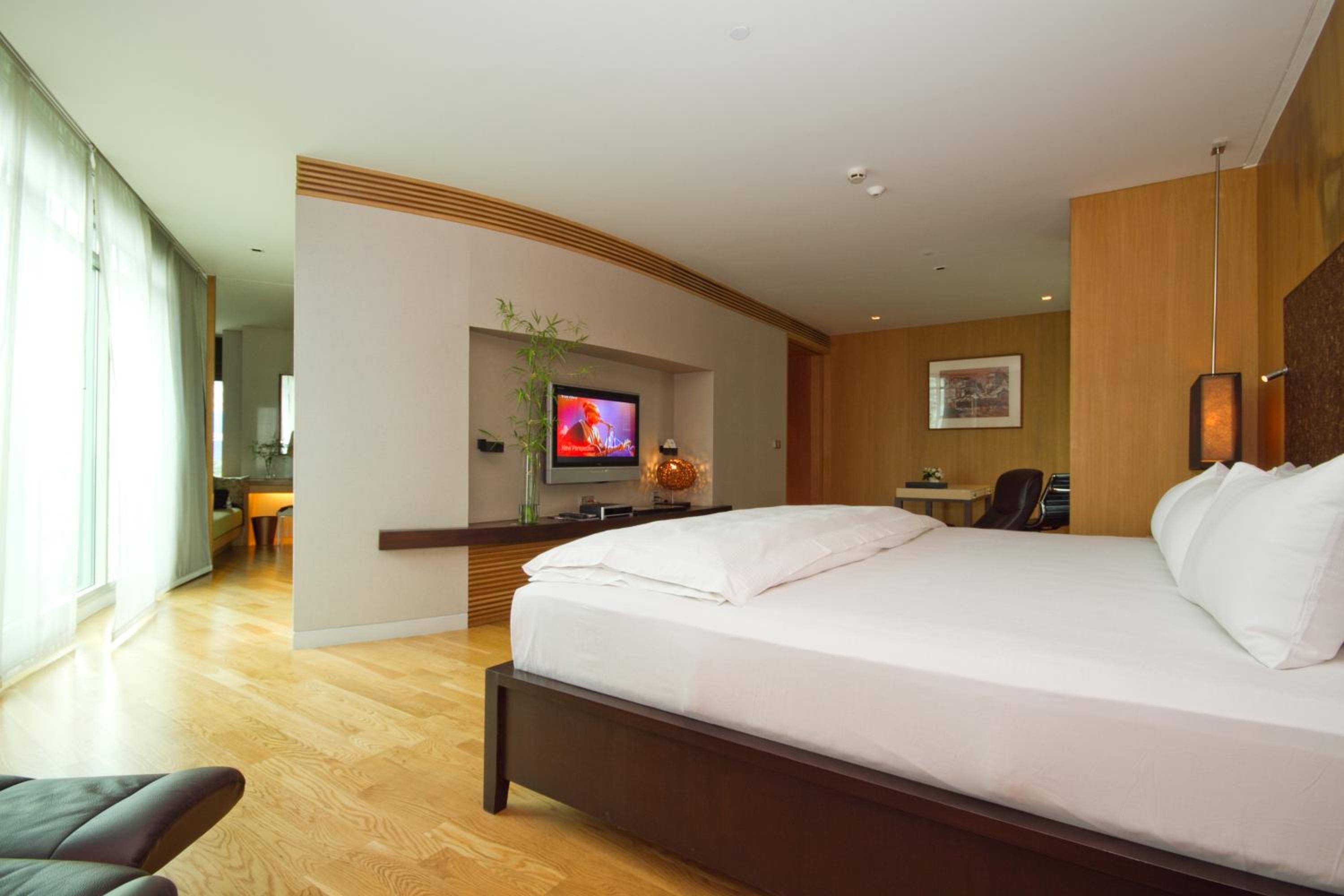Deluxe Junior Suite photo 2