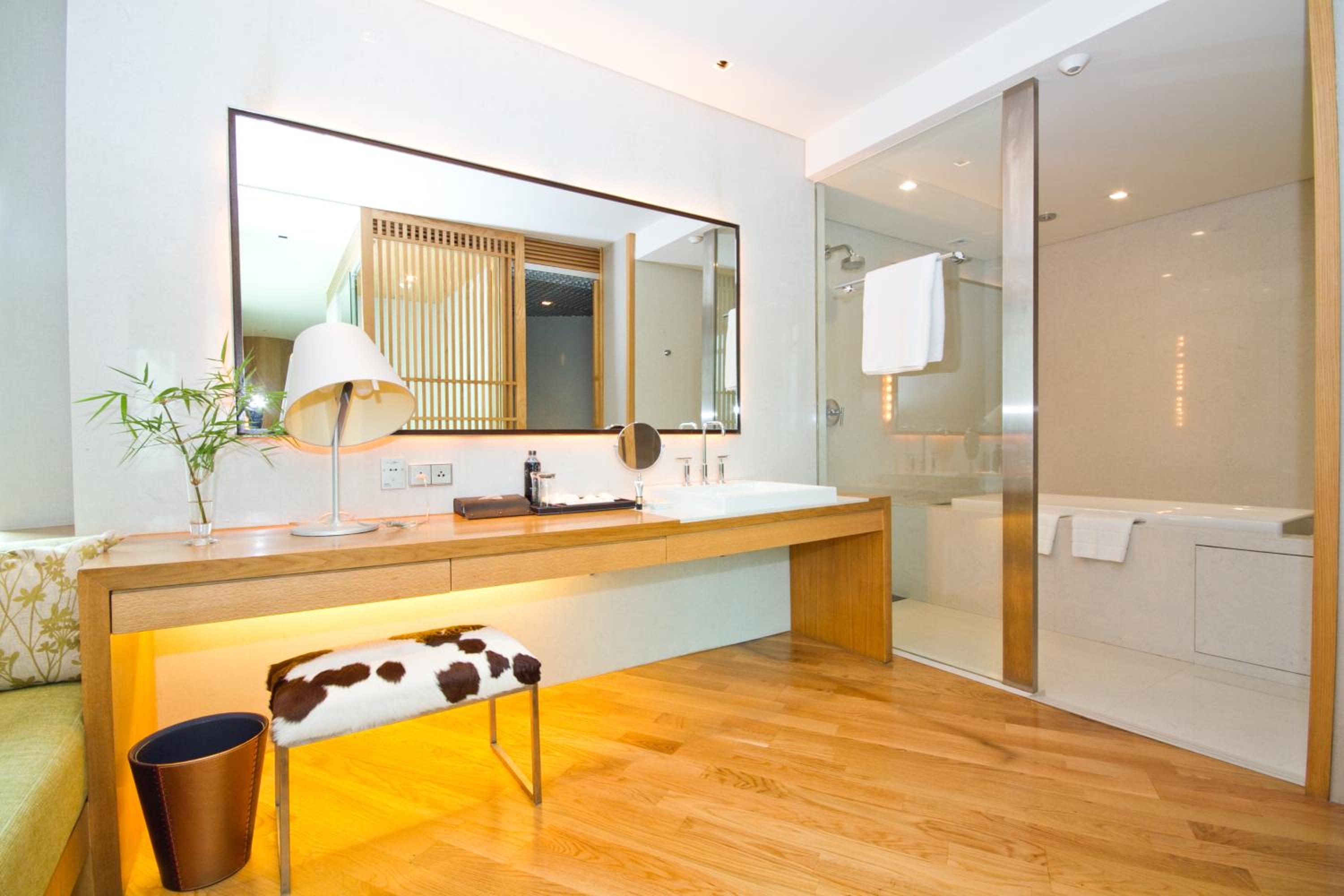Deluxe Junior Suite photo 3