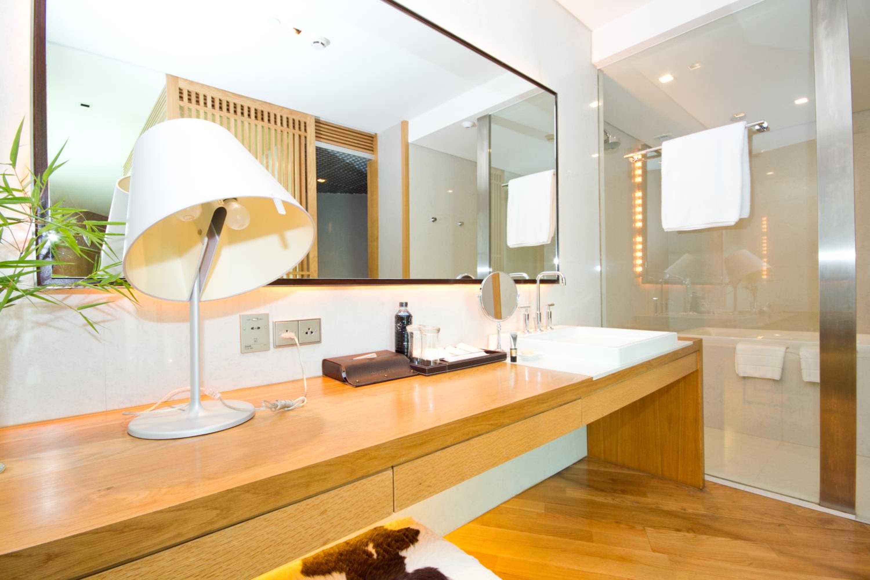 Deluxe Junior Suite photo 3