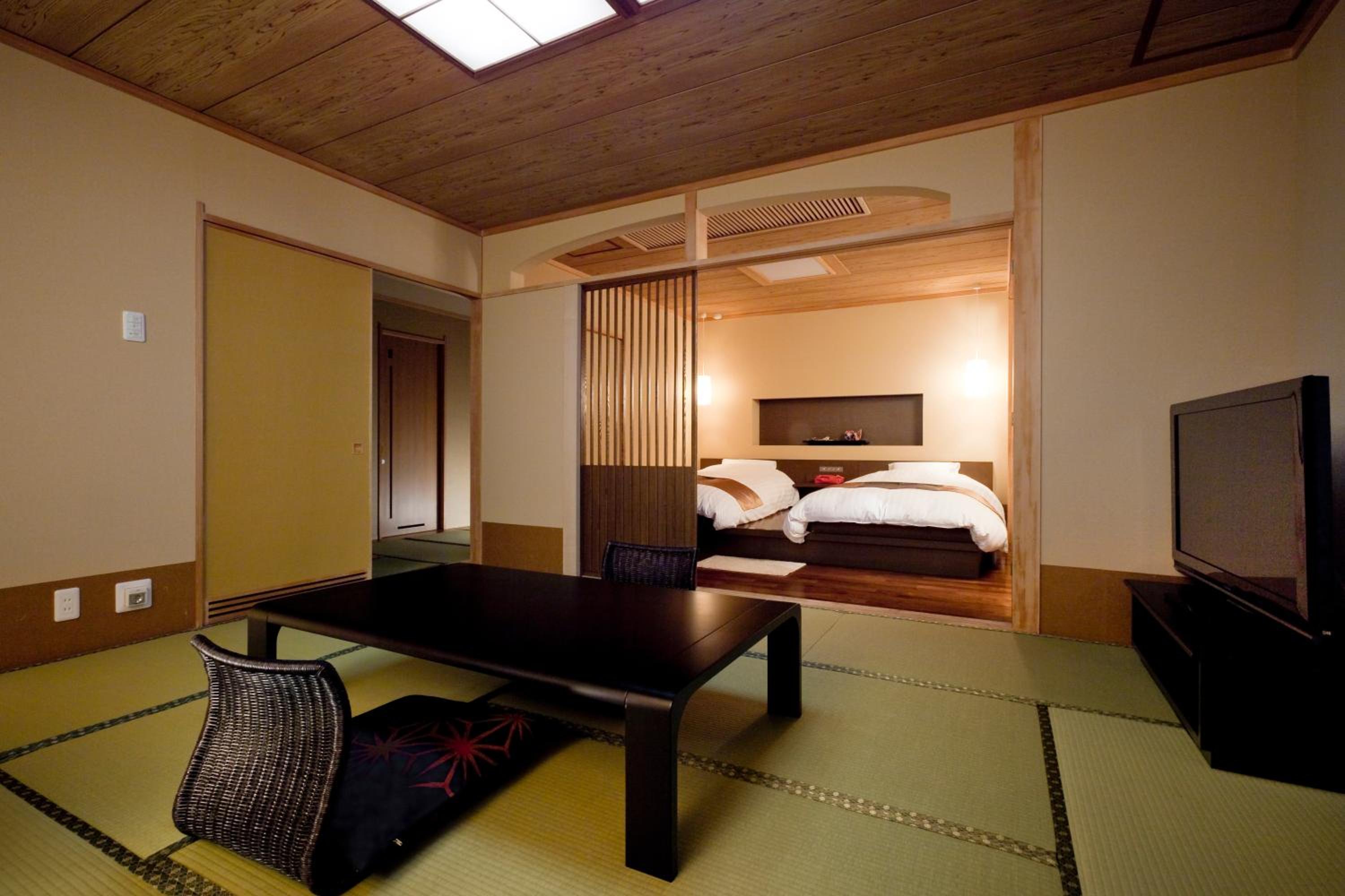 Modern Twin Room with Tatami Area - Non-Smoking - Photo 9
