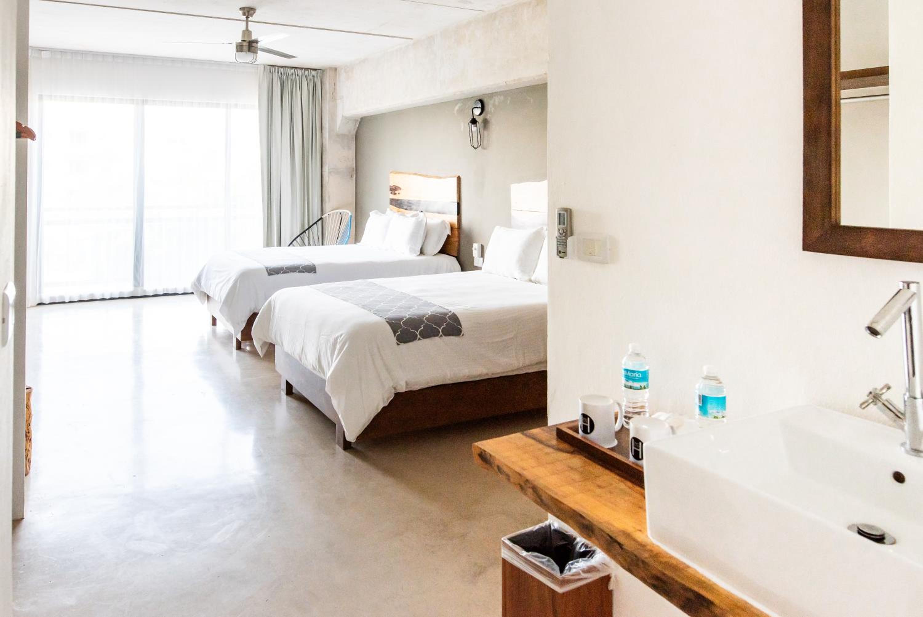 Standard Double Room - Photo 9