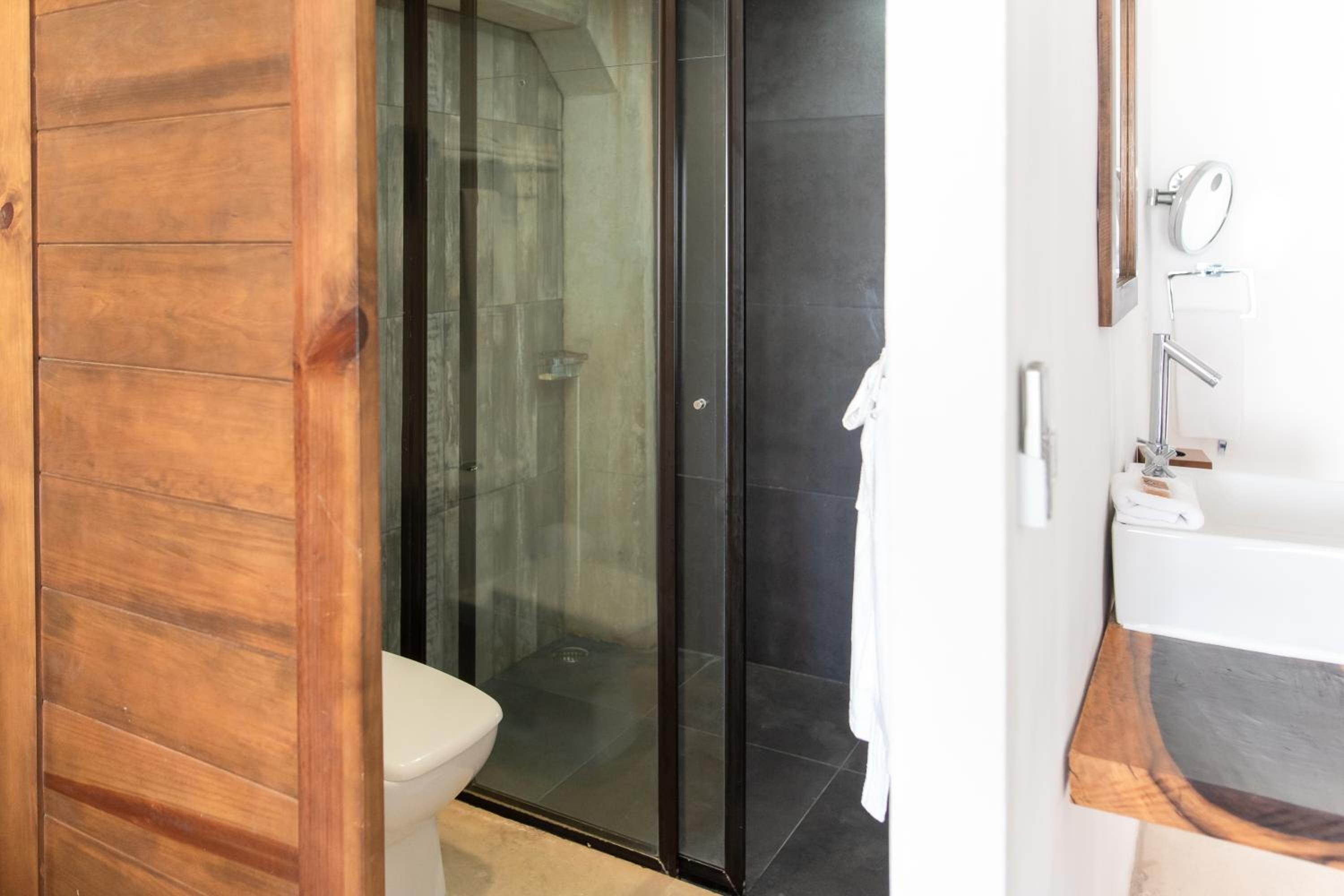 Standard Double Room - Photo 7