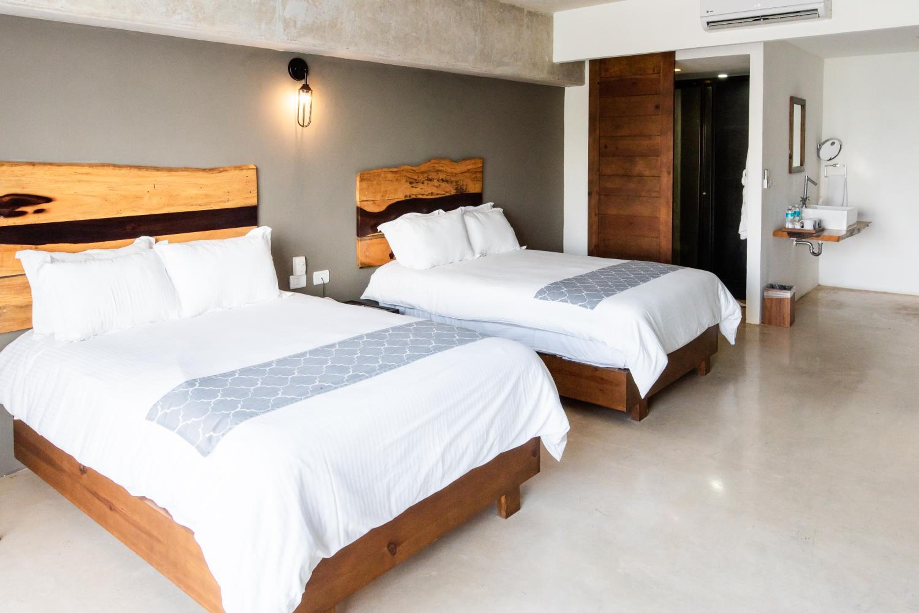 Standard Double Room - Photo 10