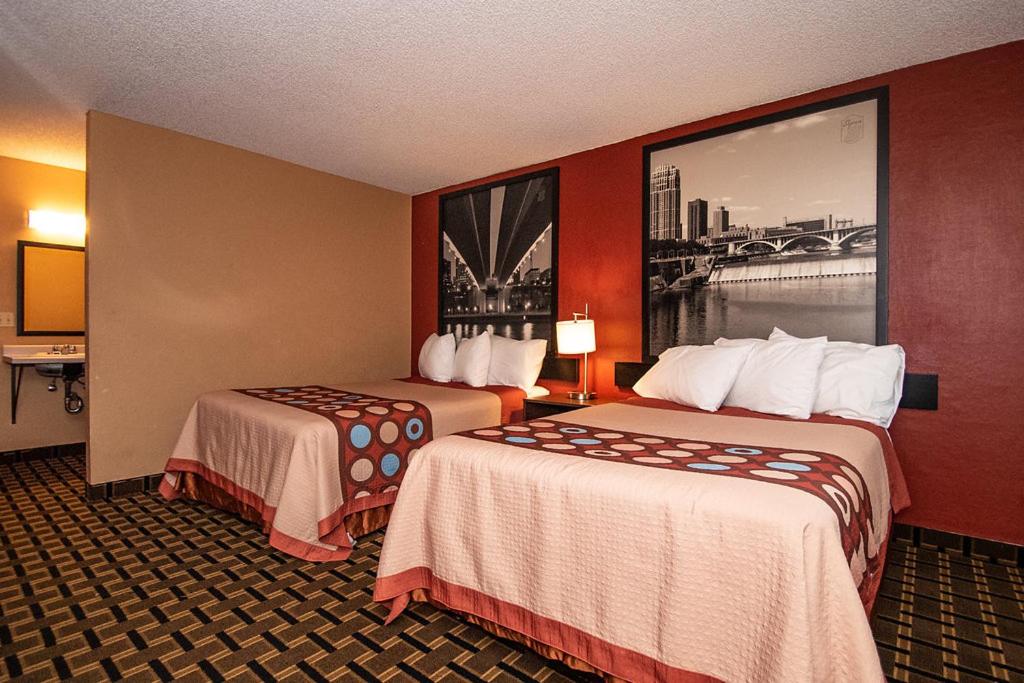 Deluxe Double Room with Two Double Beds - Non-Smoking - Photo 2