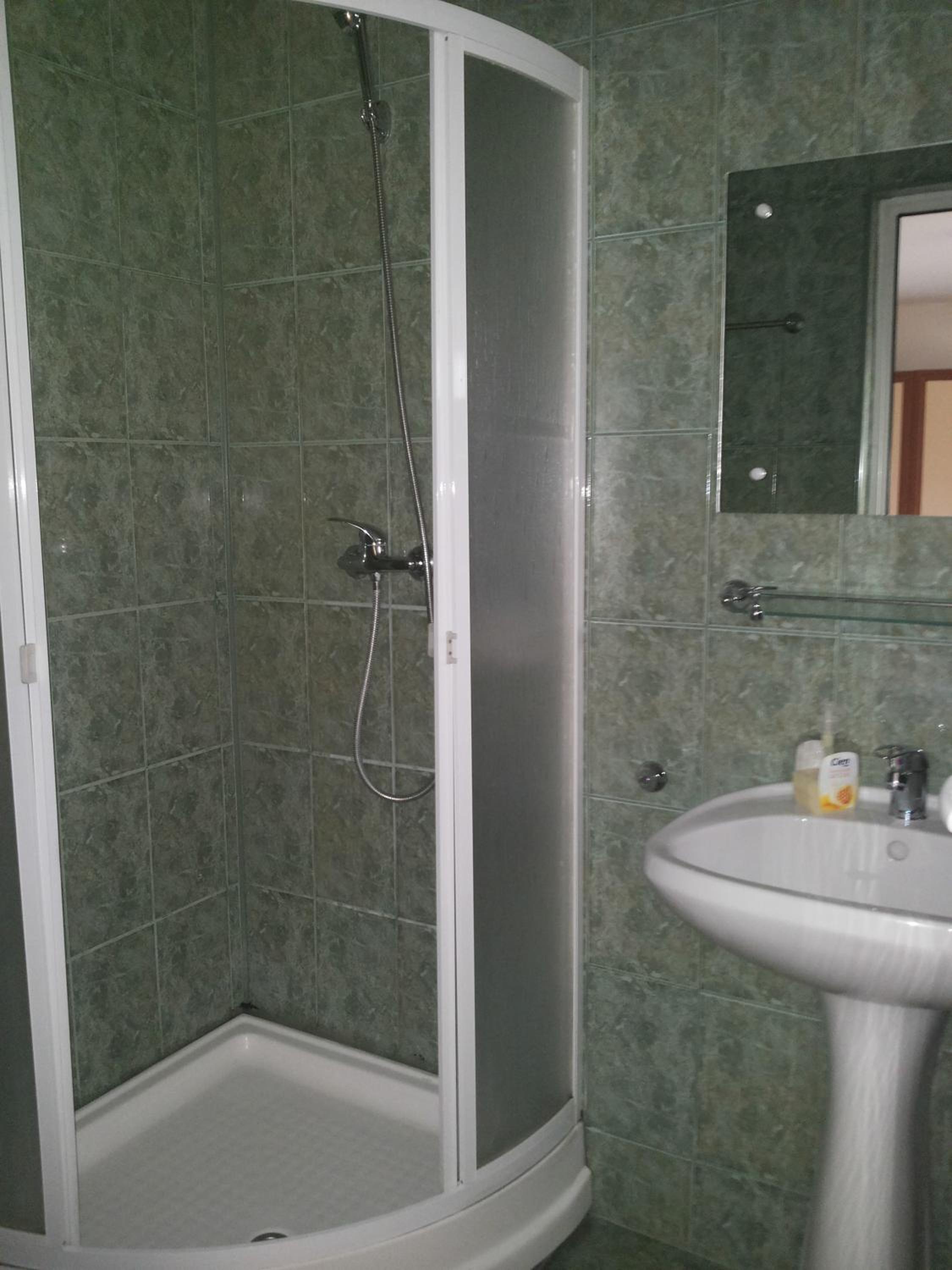 Double Room with Private Bathroom - Photo 3