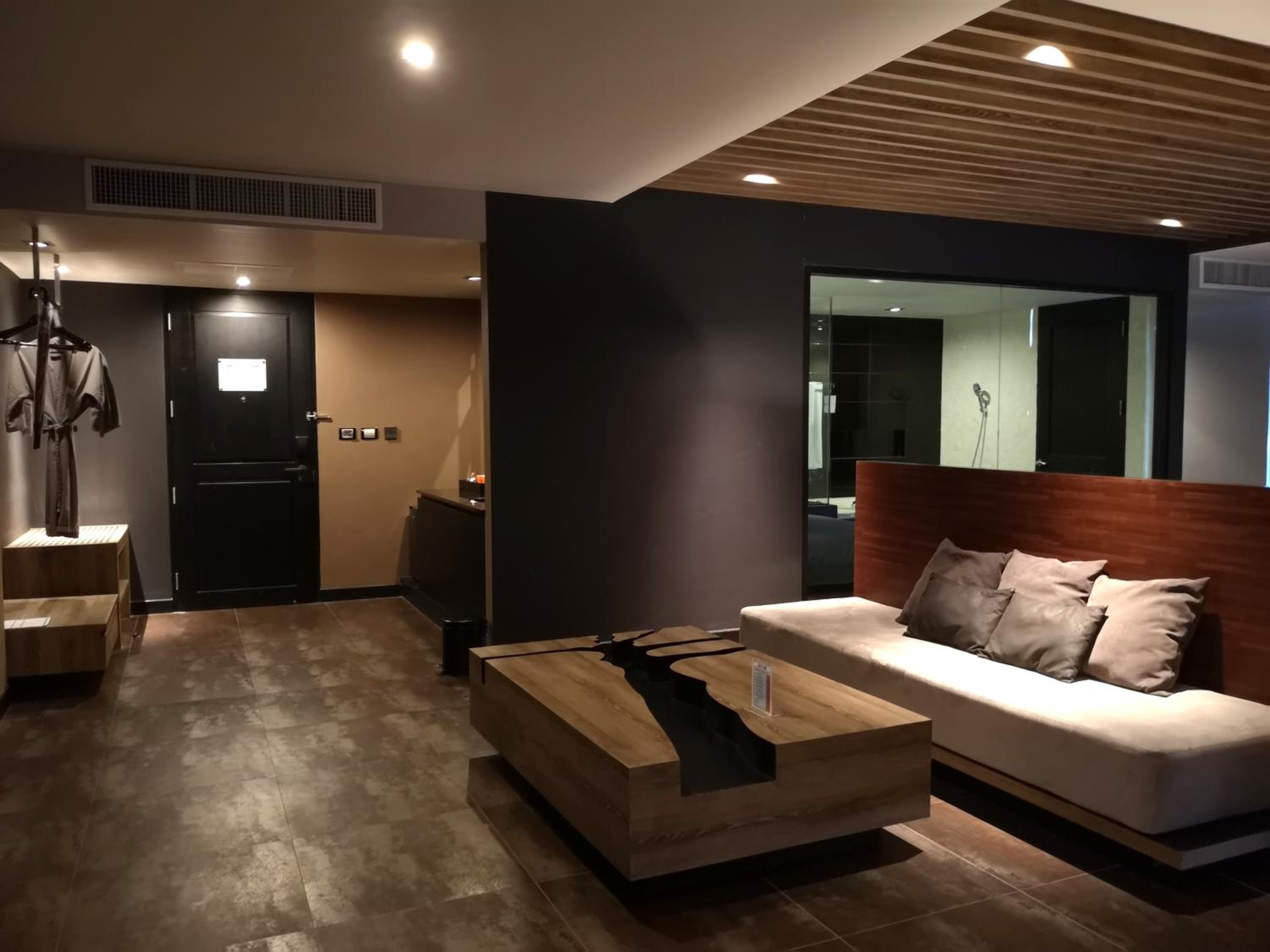 Corner Suite photo 3