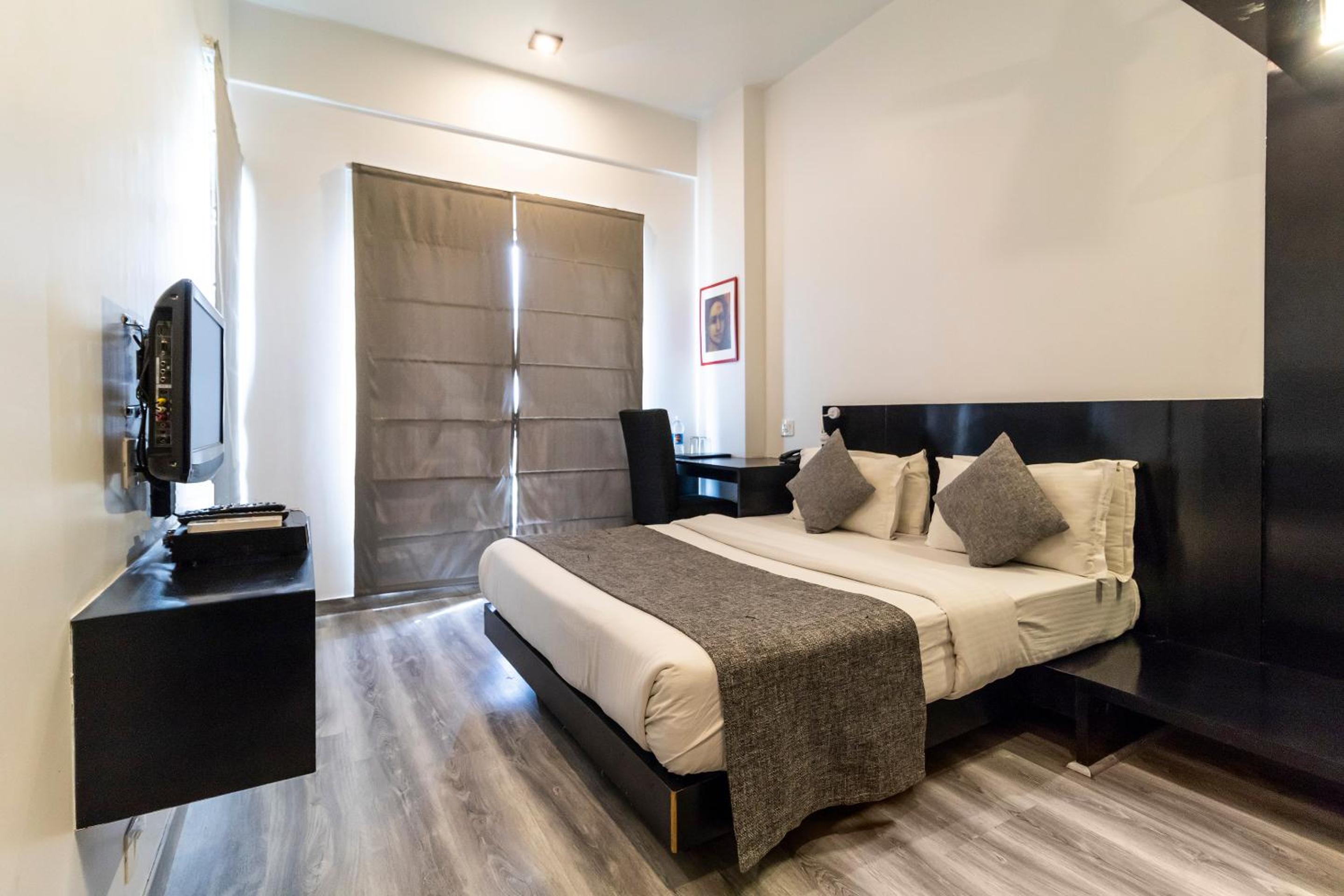 Standard Double Room - Photo 10