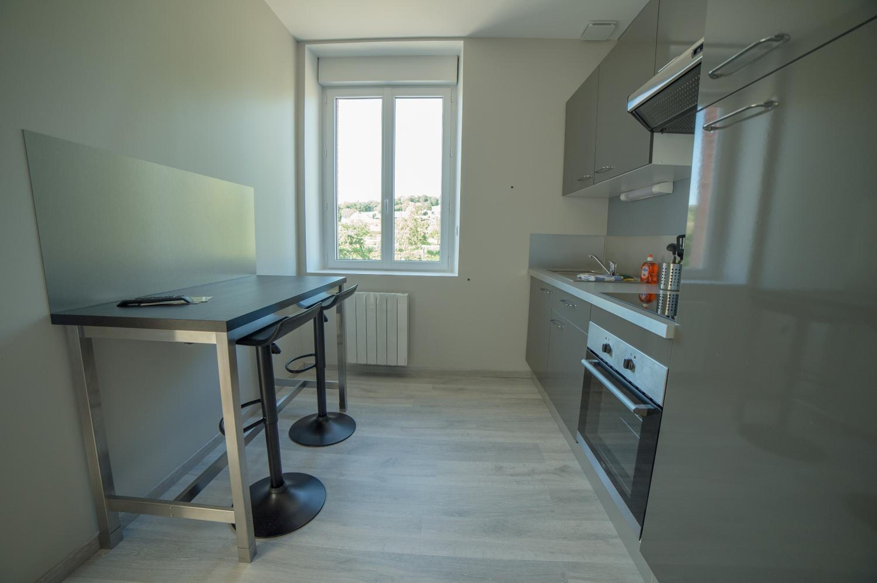 One-Bedroom Apartment - Photo 1
