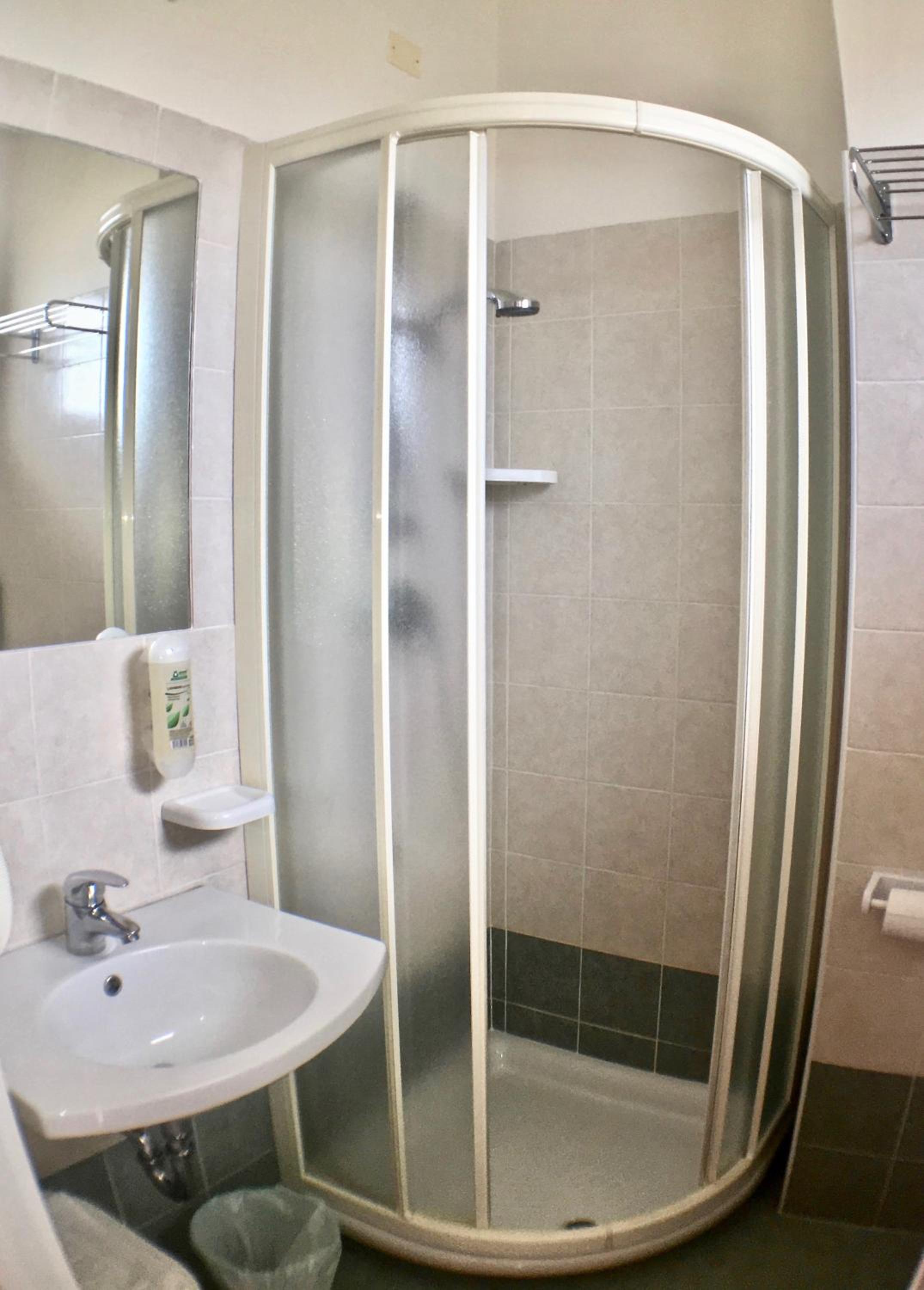 Small Double Room - Photo 6