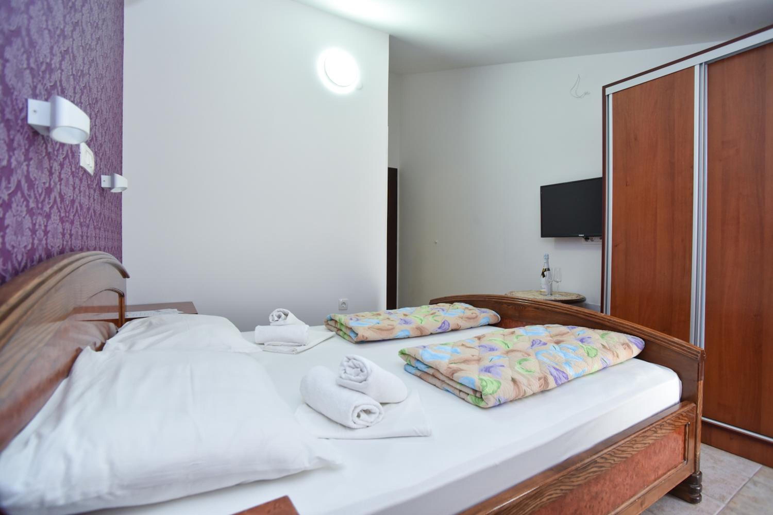 Triple Room with Balcony - Photo 3