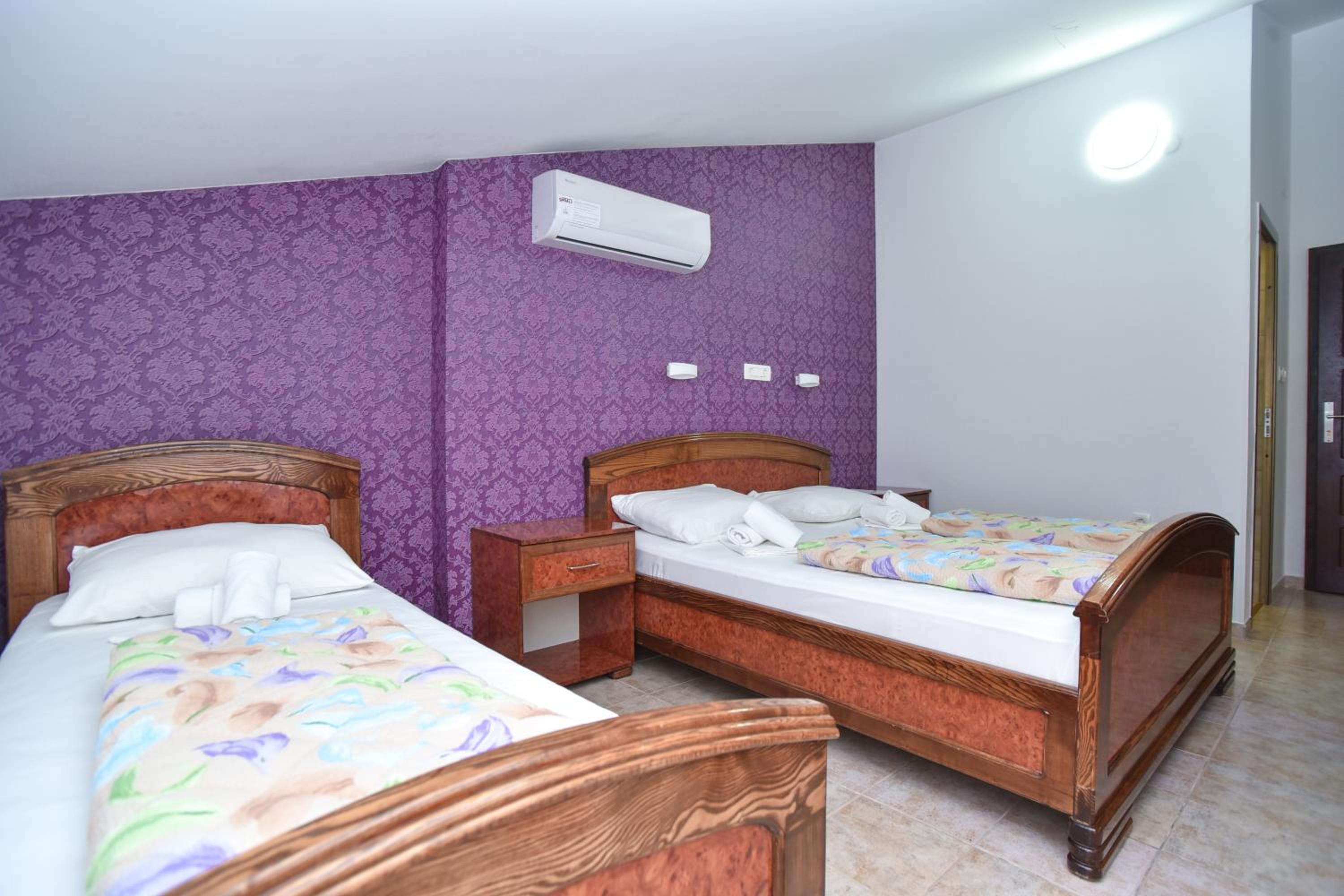 Triple Room with Balcony - Photo 2
