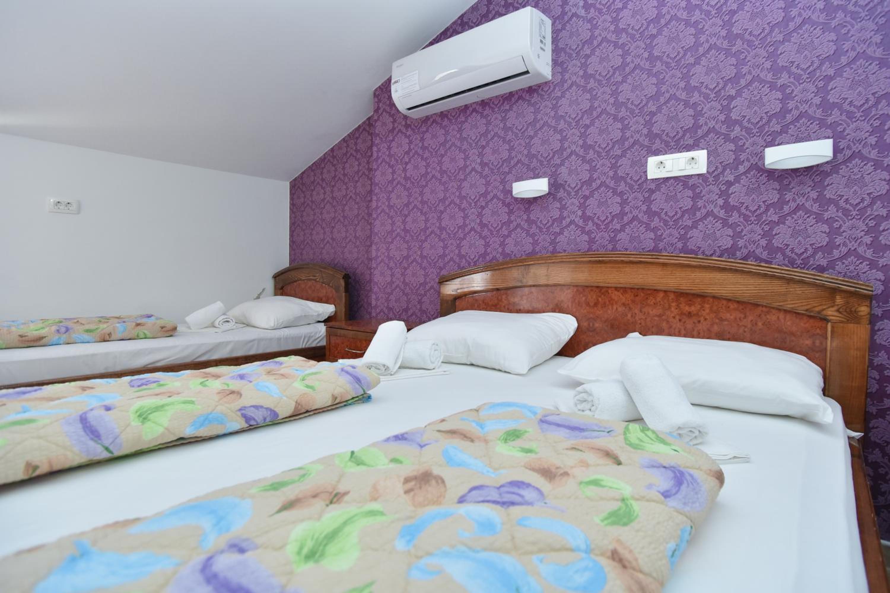 Triple Room with Balcony - Photo 4