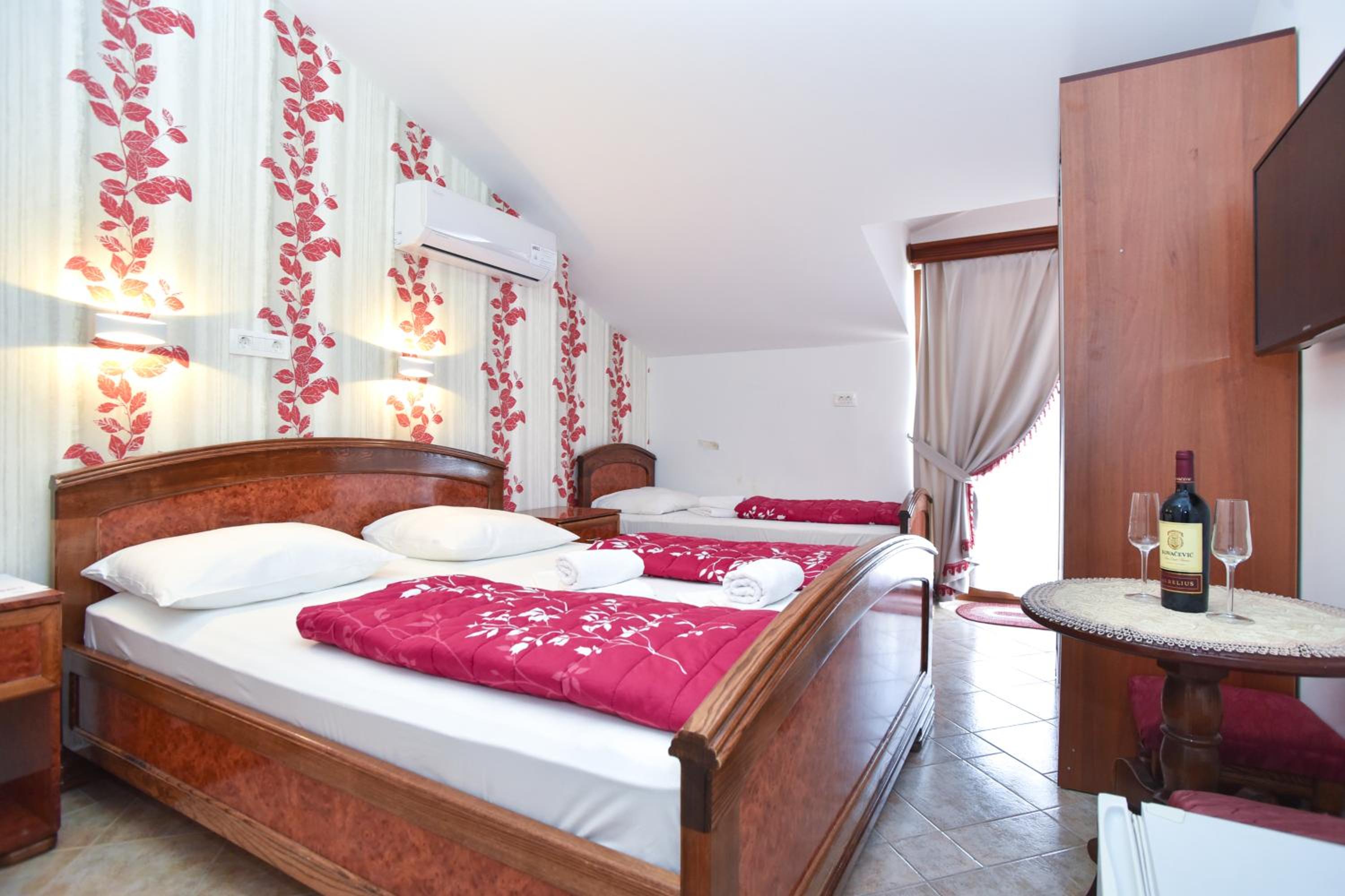 Triple Room with Balcony - Photo 6