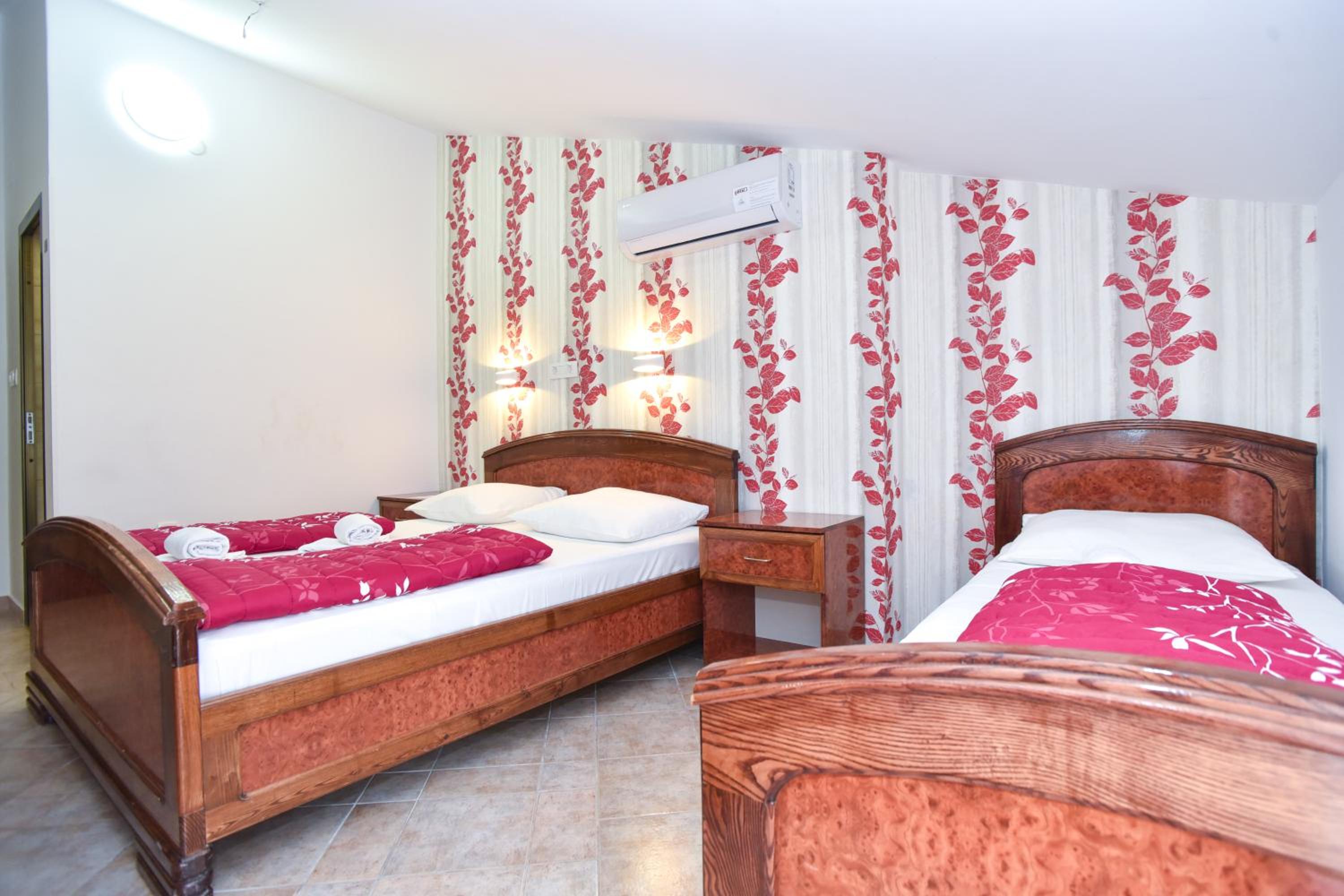 Triple Room with Balcony - Photo 7