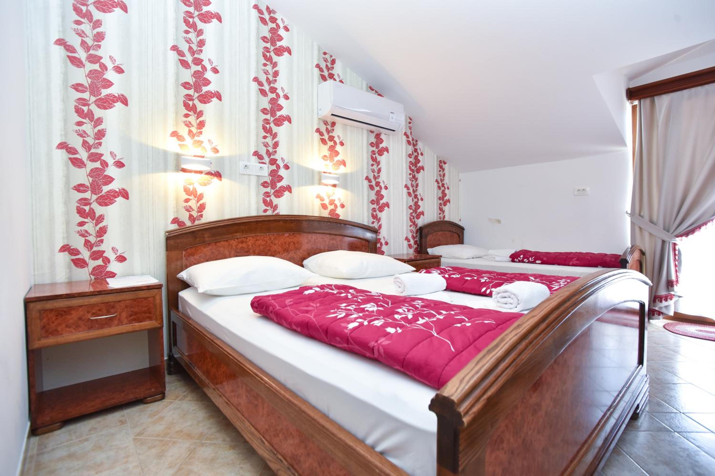 Triple Room with Balcony - Photo 9