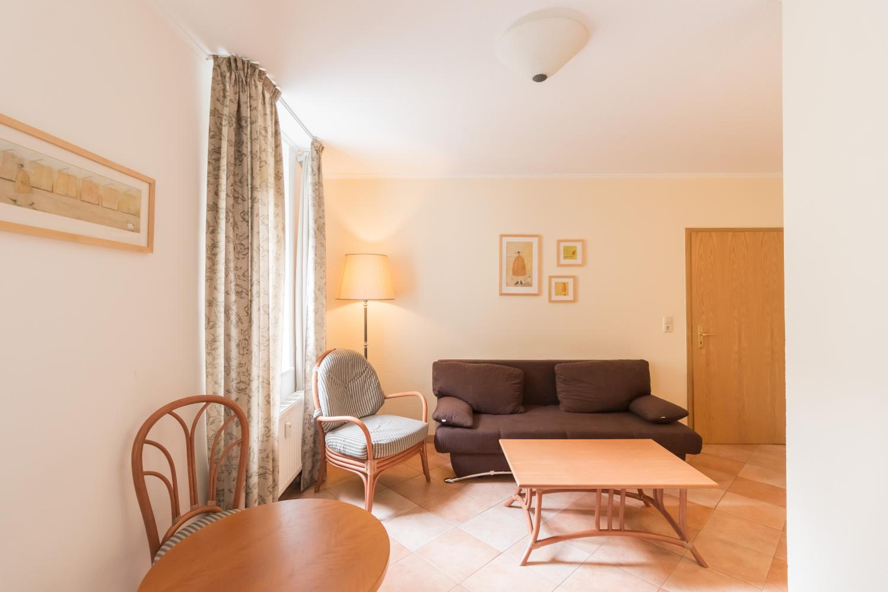Family Room - Photo 6
