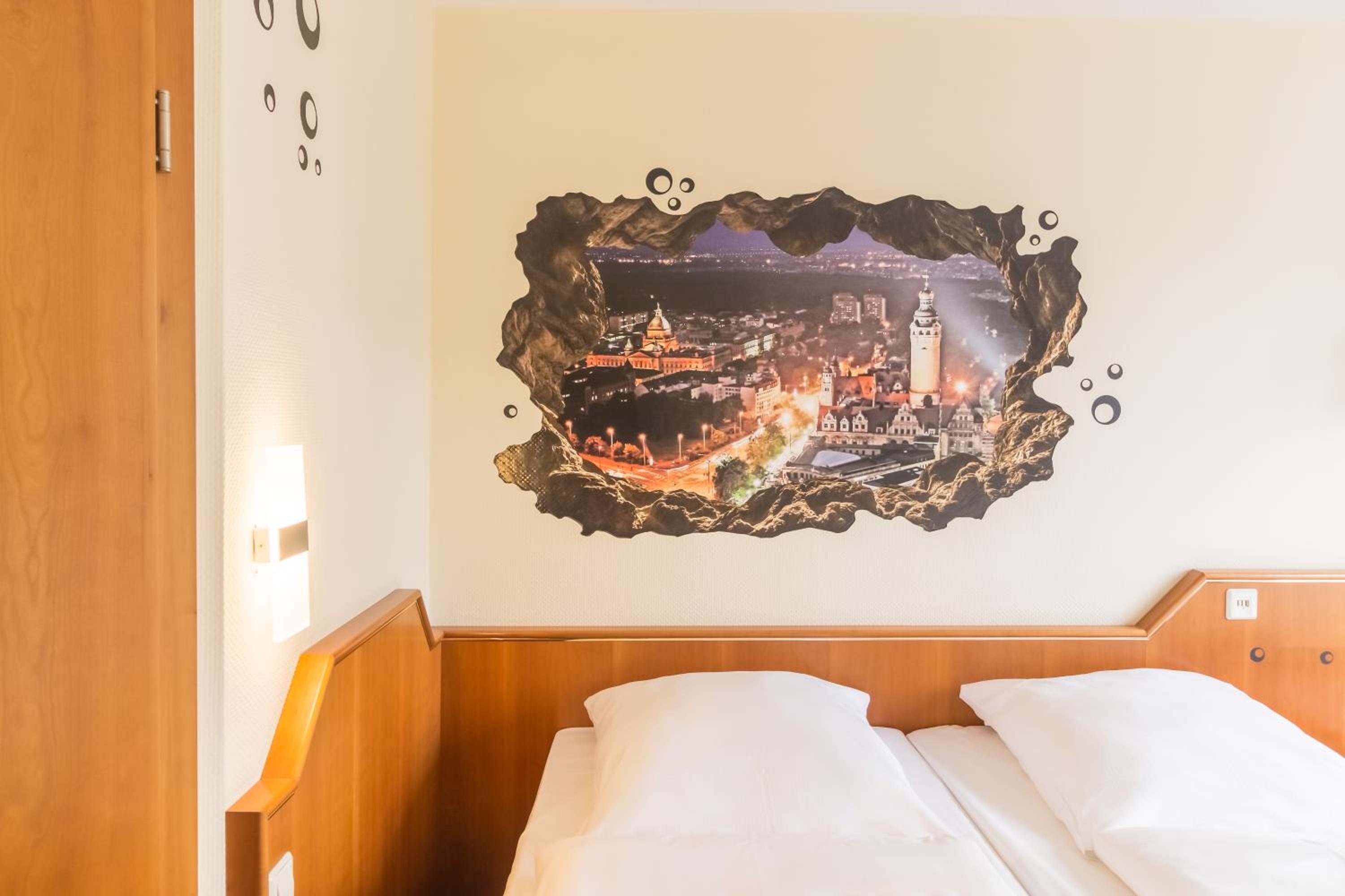 Twin Room - Photo 9