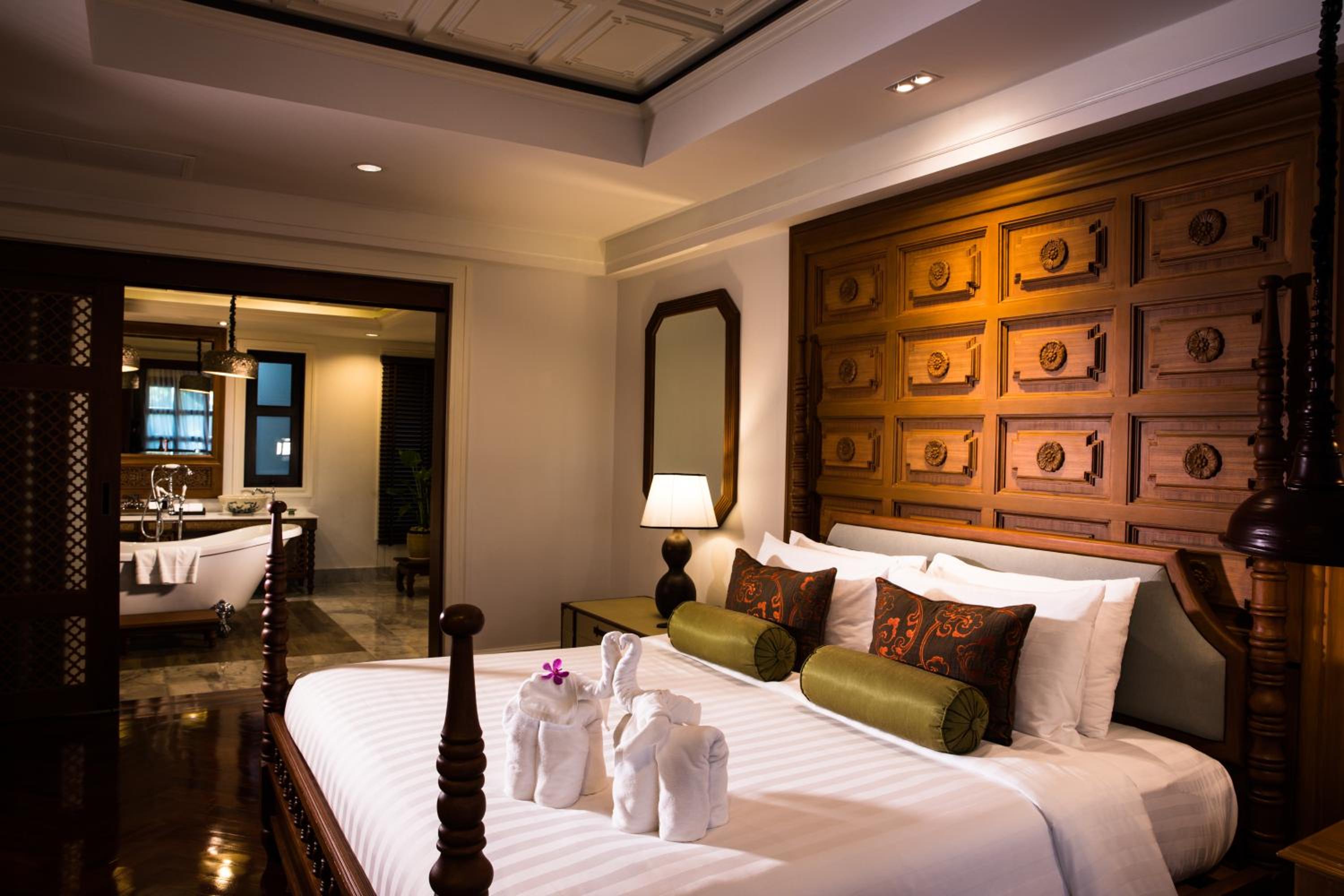 Riverfront Colonial Suite photo 2