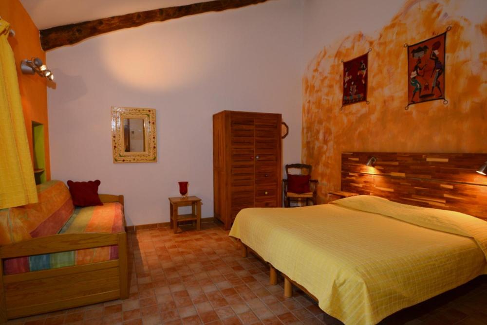 Double or Twin Room with Garden View - Photo 3