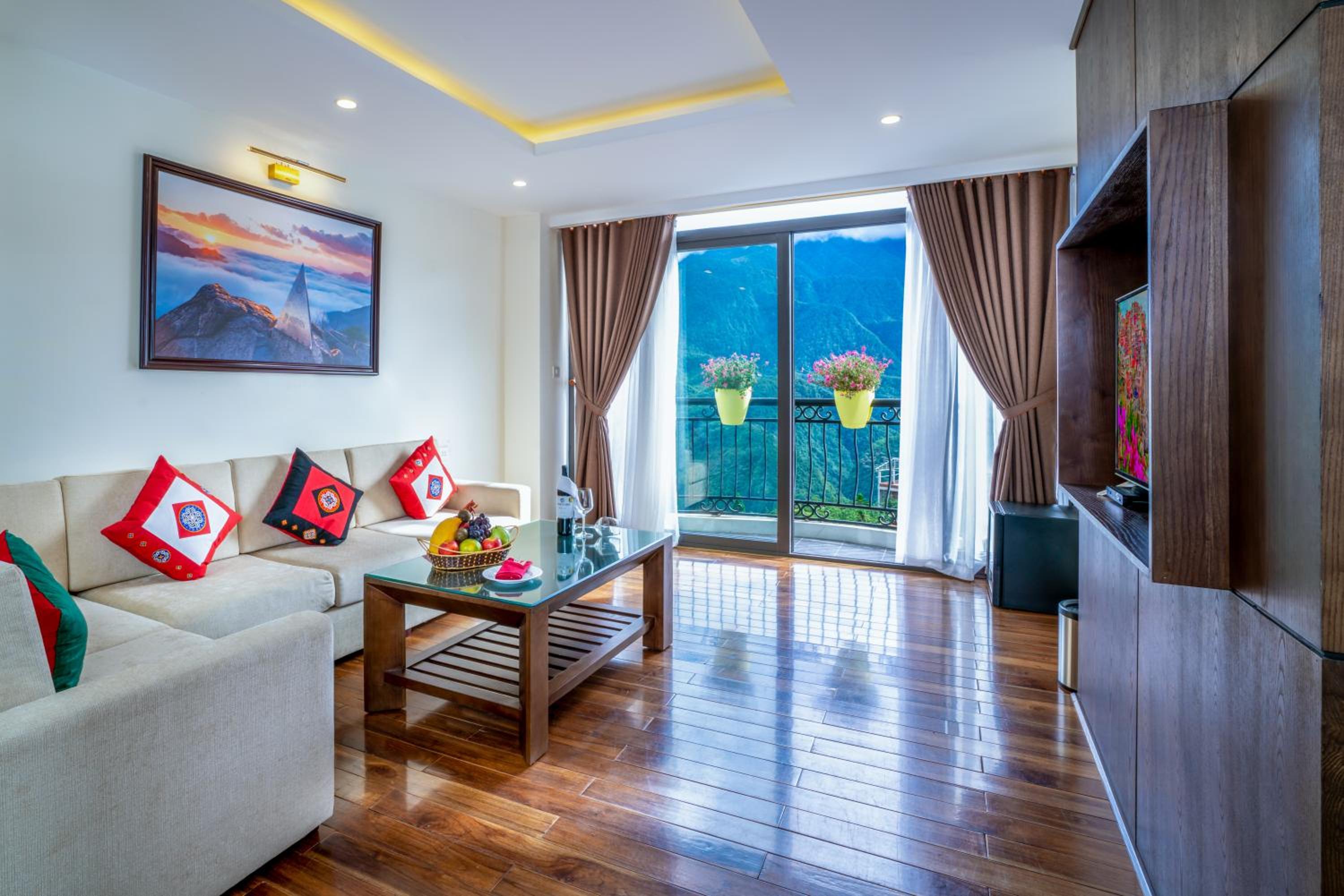 Suite with Mountain View photo 3