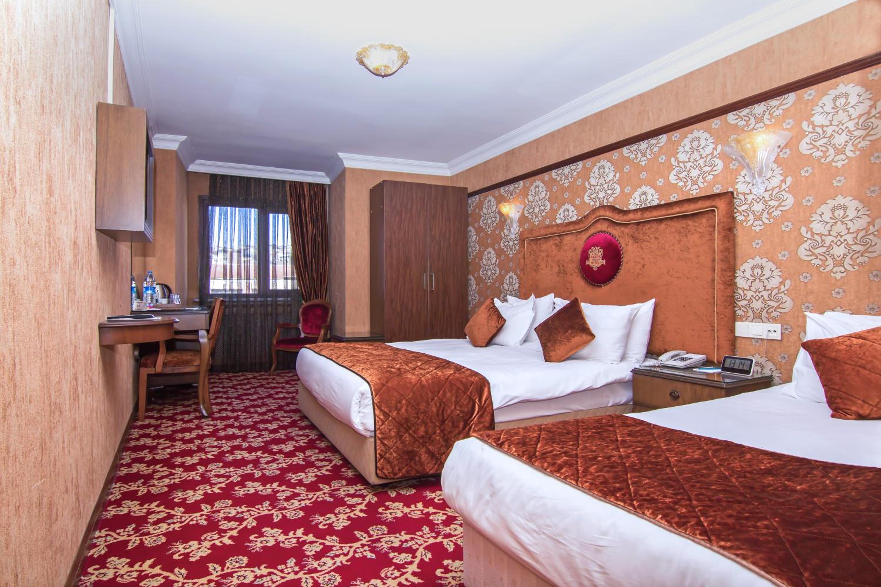 1 Double Bed & 1 Single Bed photo 3