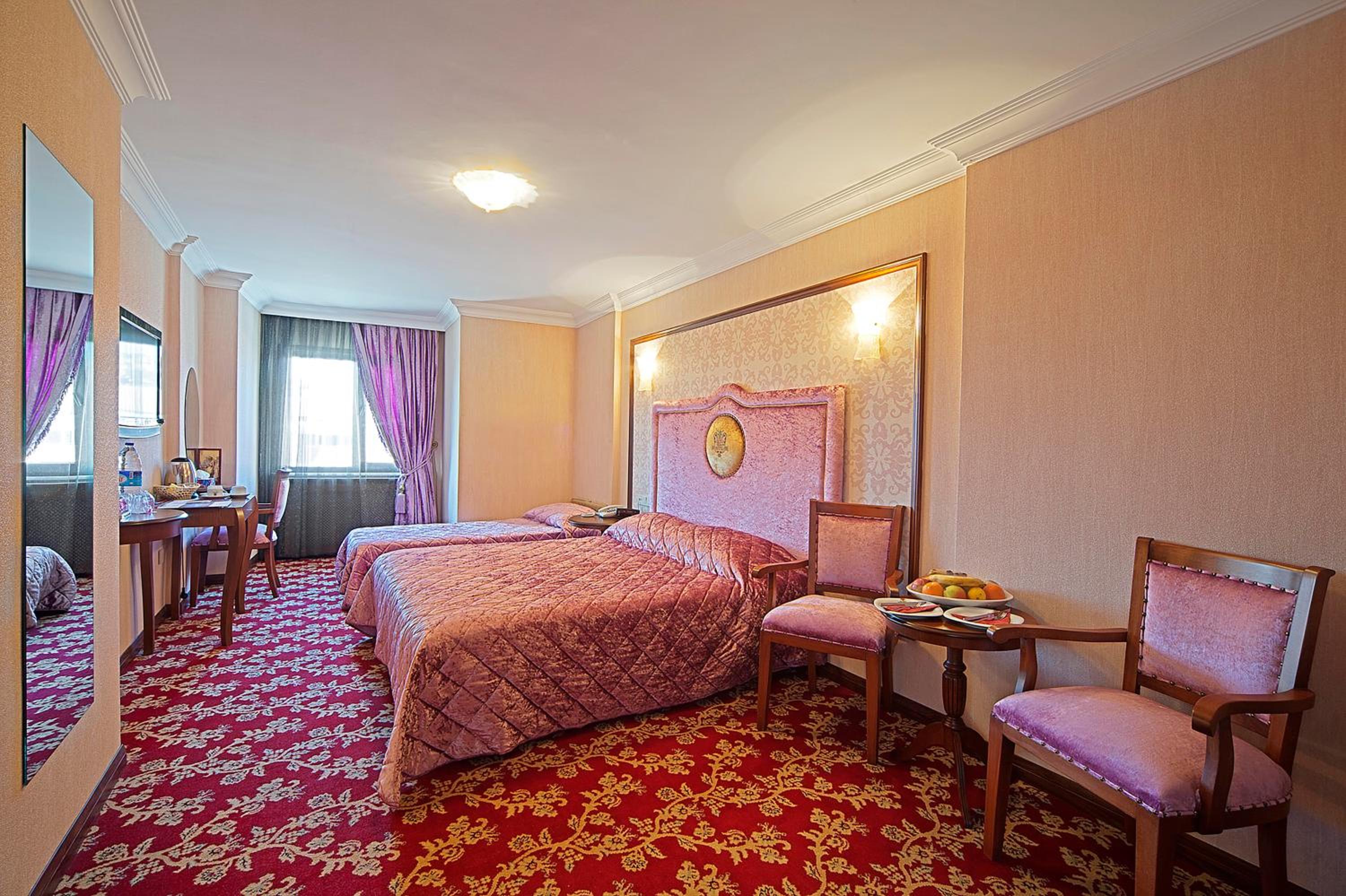 1 Double Bed & 1 Single Bed photo 1