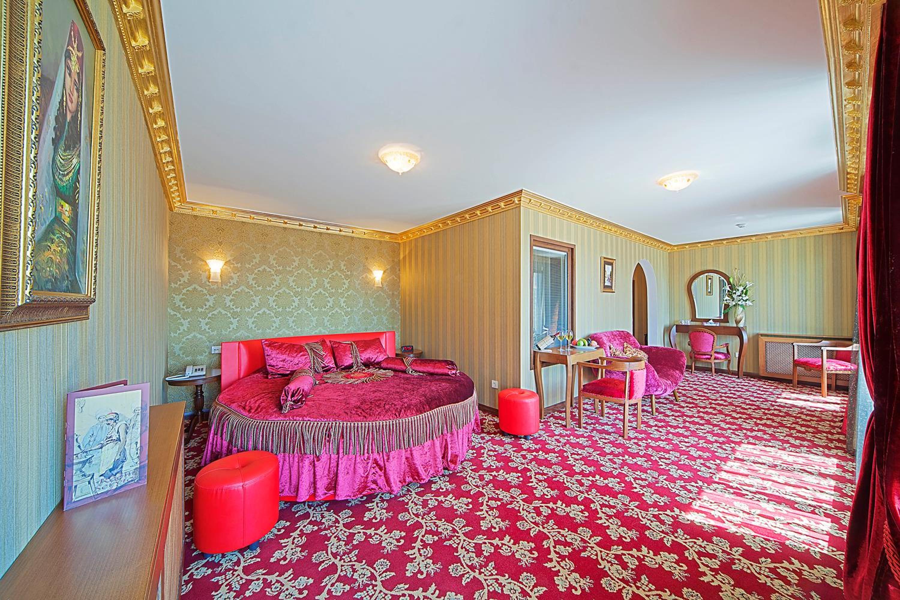 King Suite with Sofa Bed photo 1