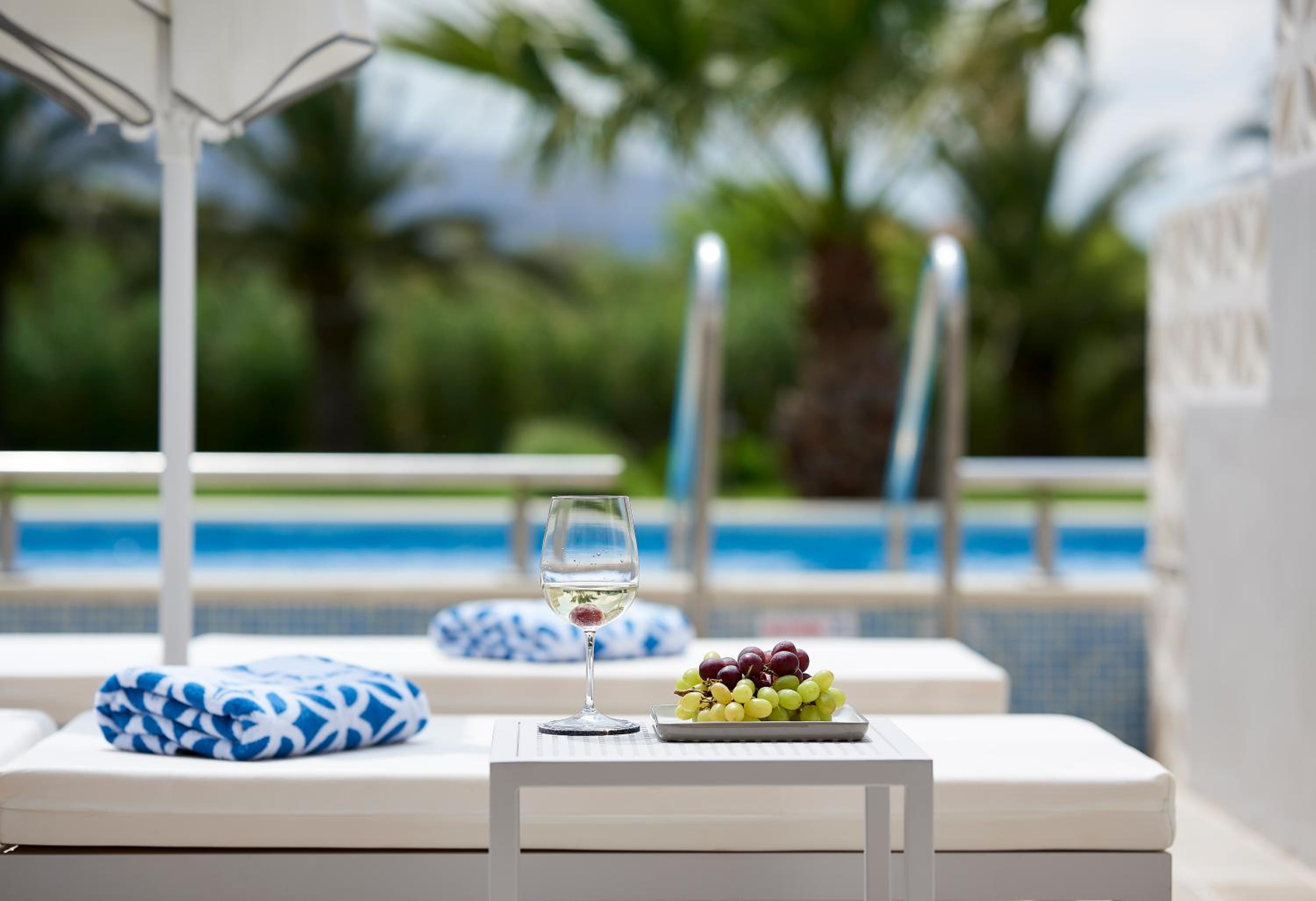 Executive Double Room with Shared Pool photo 2