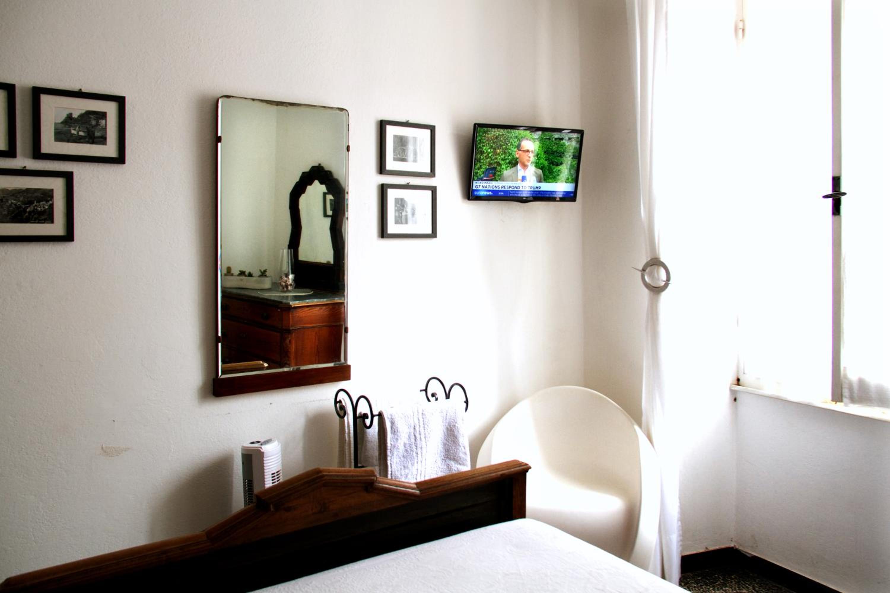 Two Adjacent Rooms photo 3