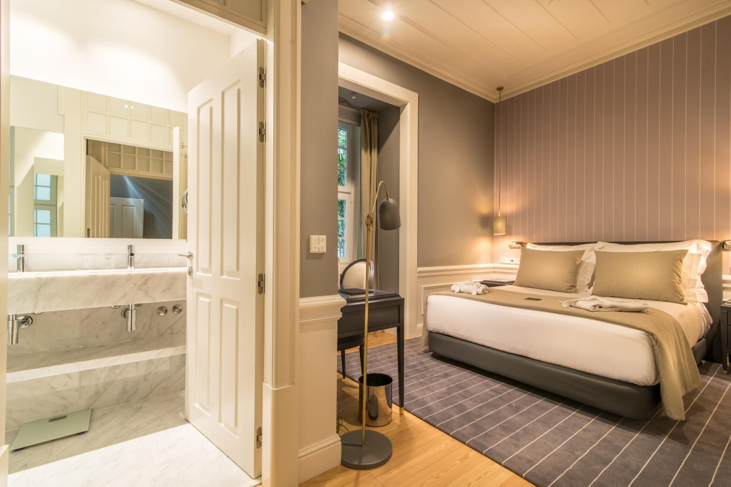 Classic Double or Twin Room with Interior View photo 2