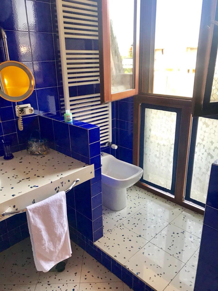 Deluxe Suite with Spa Bath photo 3